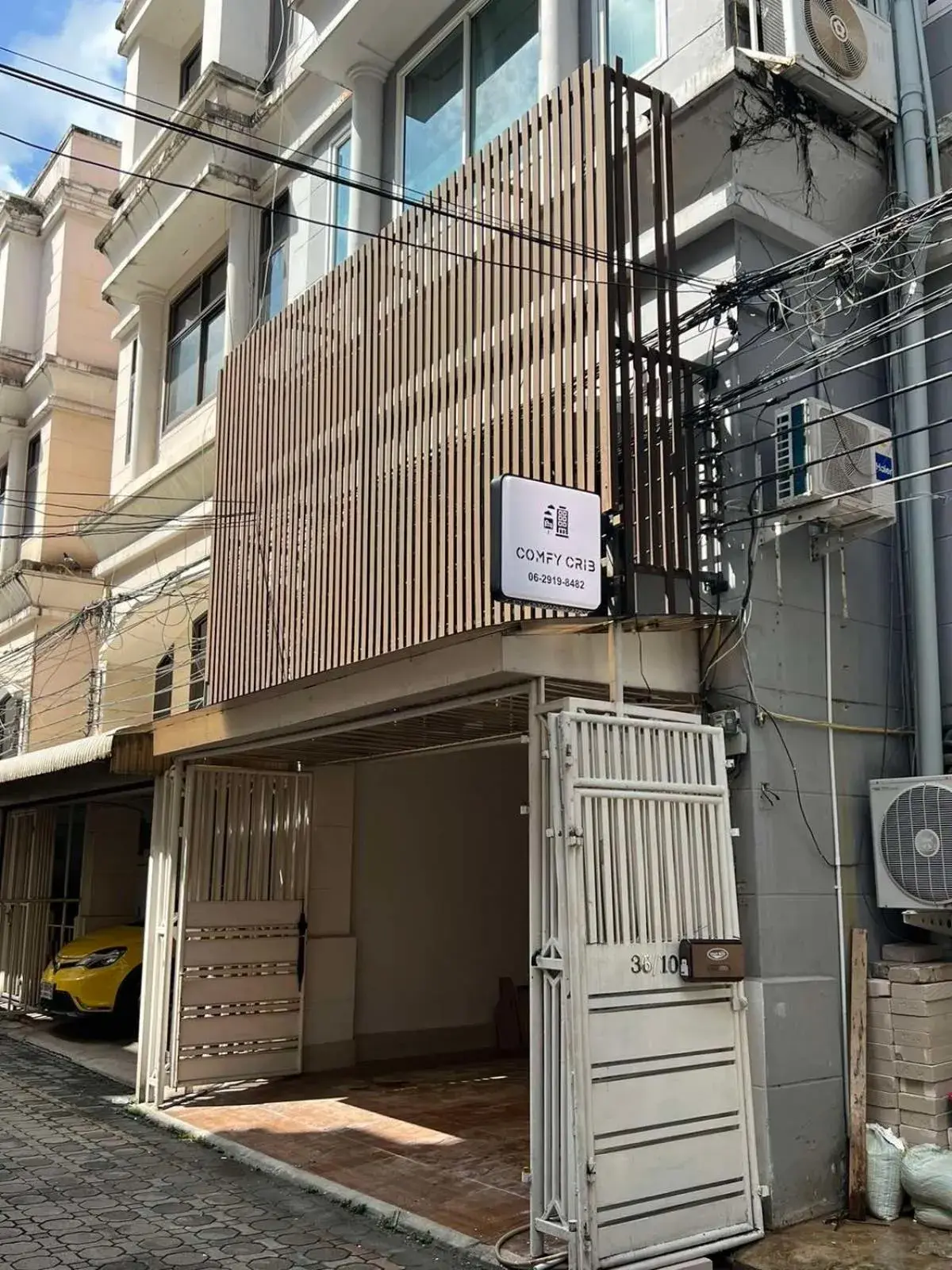 Property building in Comfy Crib Hostel 2 Property building in Comfy Crib Hostel 2