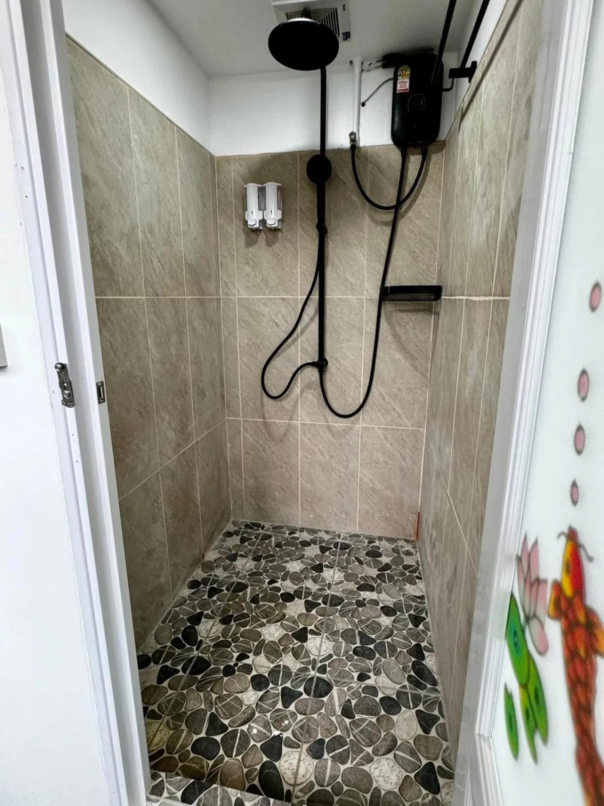 Shower in Comfy Crib Hostel 2