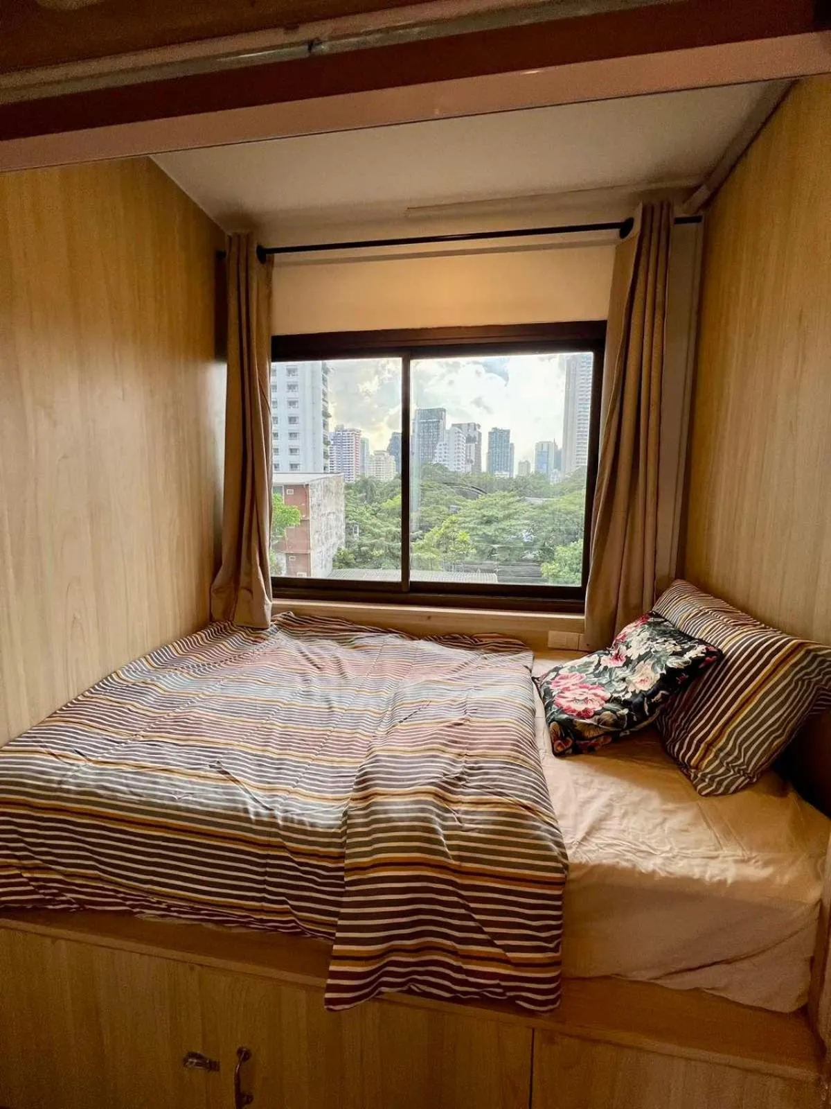 Bed in Comfy Crib Hostel 2