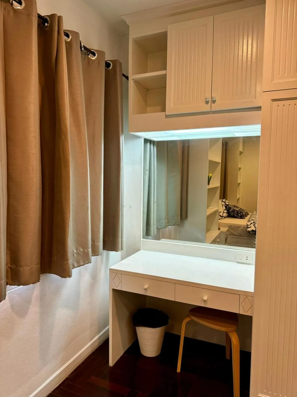 wardrobe, Bed in Comfy Crib Hostel 2