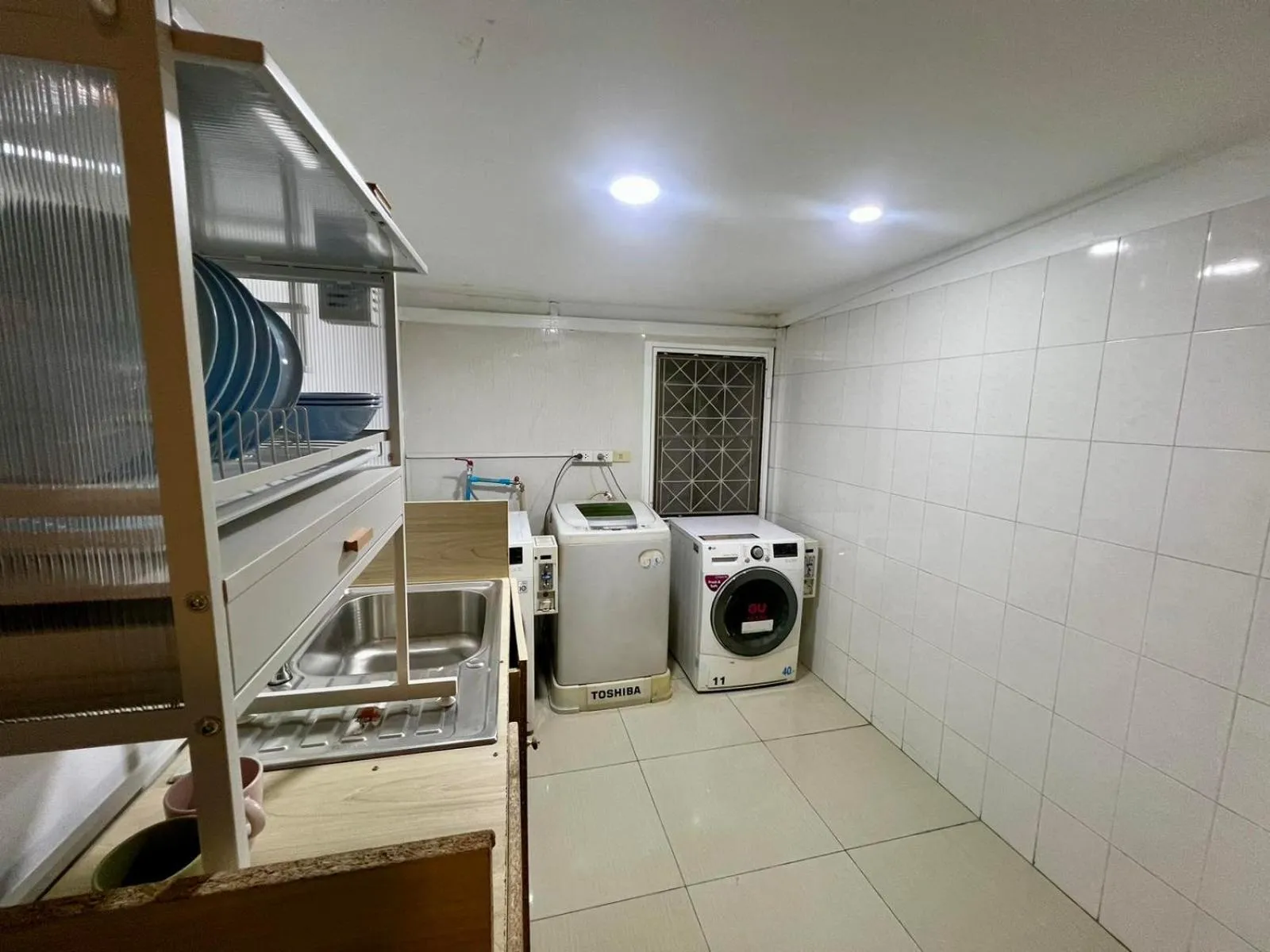 washing machine in Comfy Crib Hostel 2