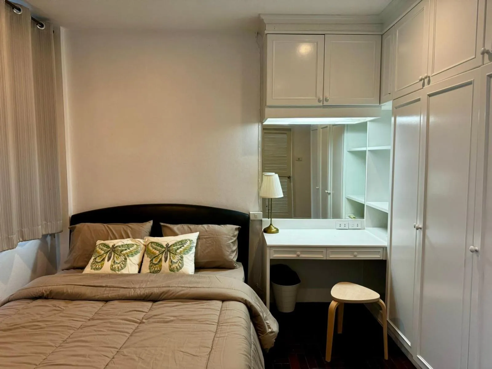 Bedroom, Bed in Comfy Crib Hostel 2