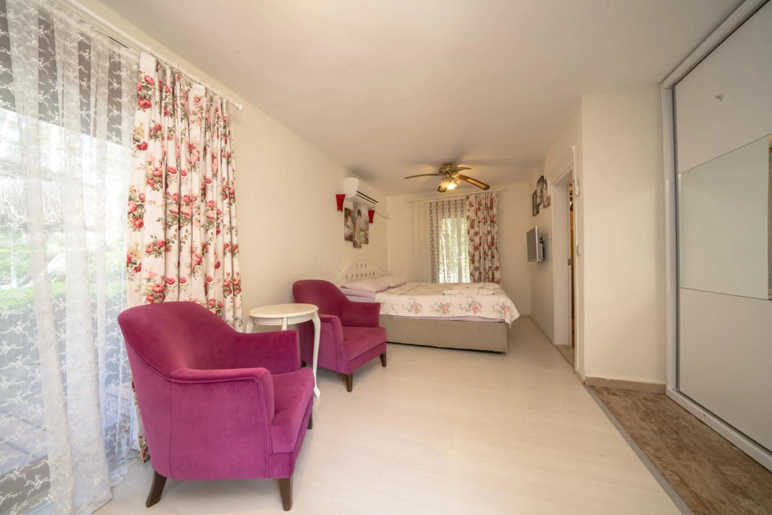 Bed in Zümrüt Çıralı Boutique Hotel