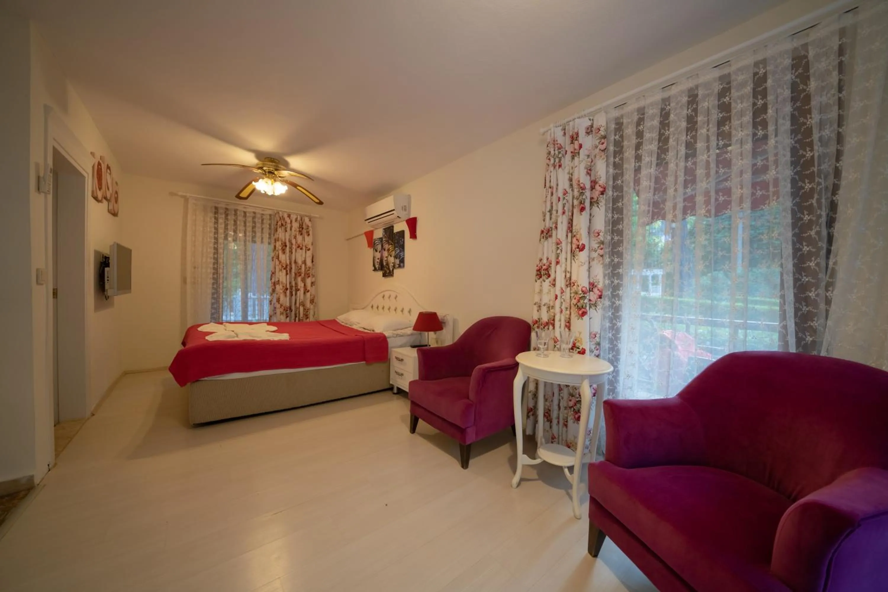 Bed in Zümrüt Çıralı Boutique Hotel