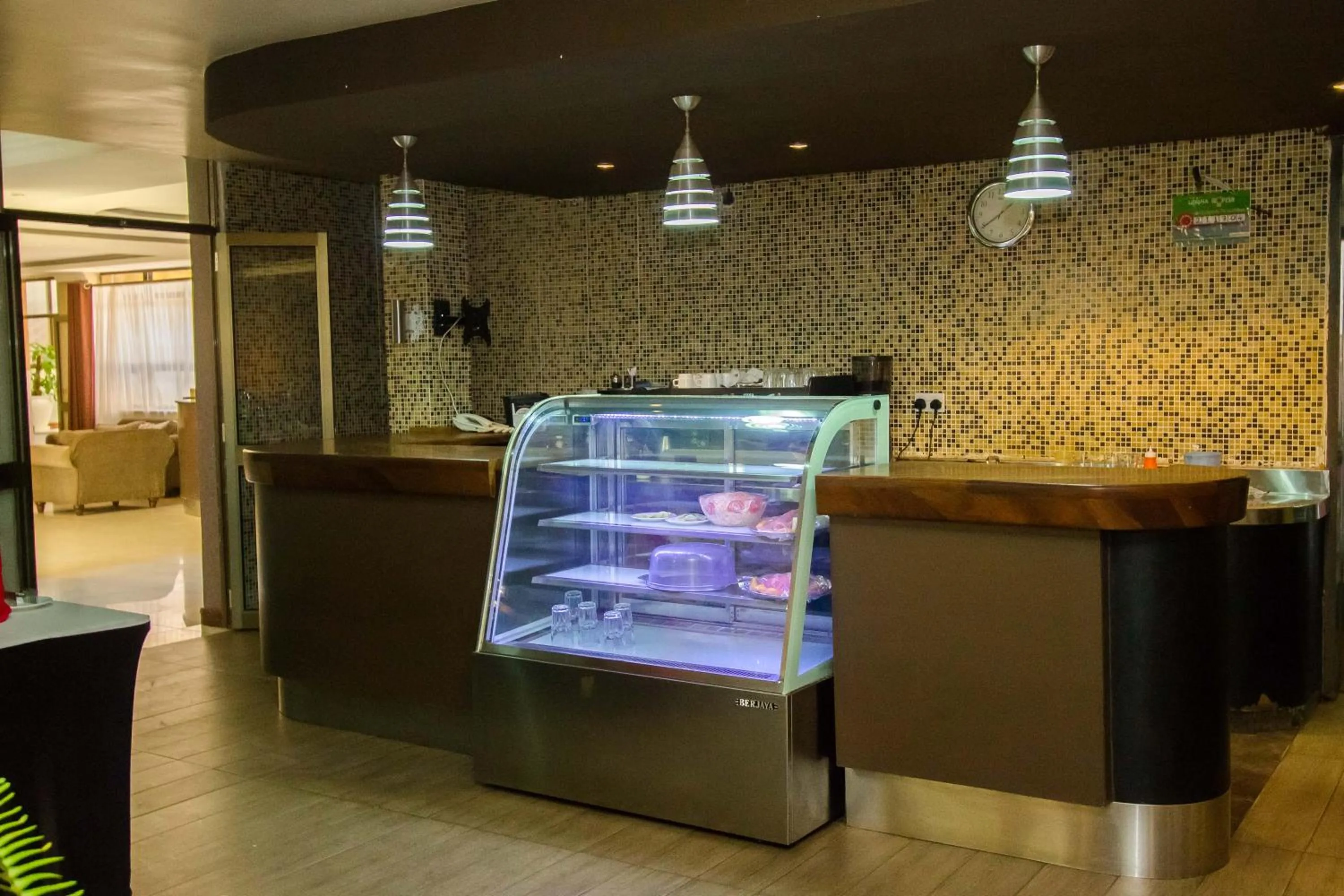 Lounge or bar in Victoria Comfort Inn