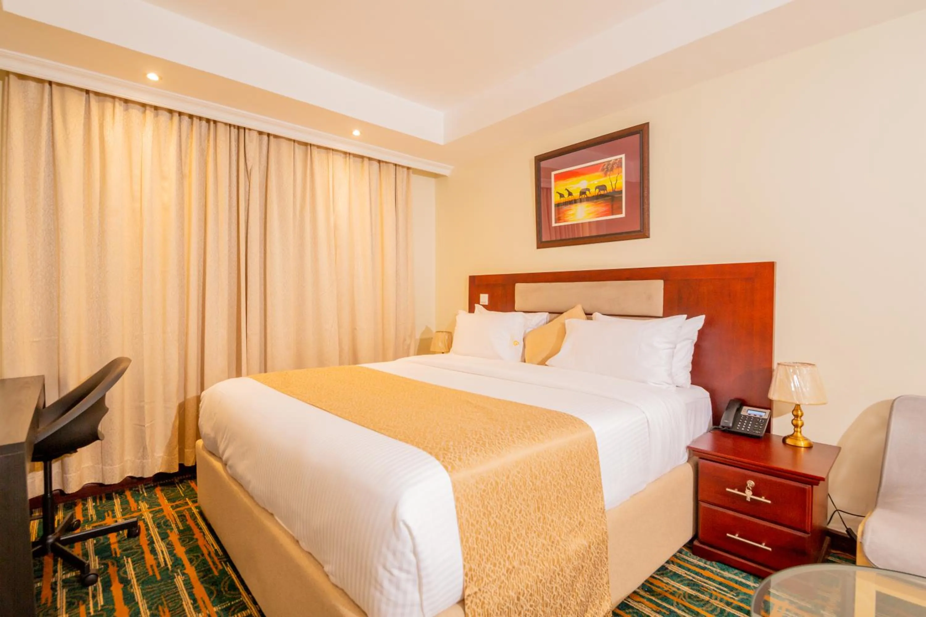 Bedroom, Bed in The Grandville Manor Hotel