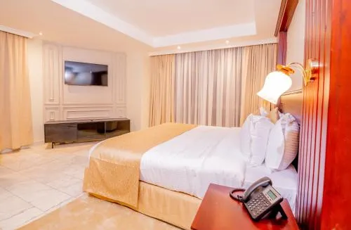 Bed in The Grandville Manor Hotel