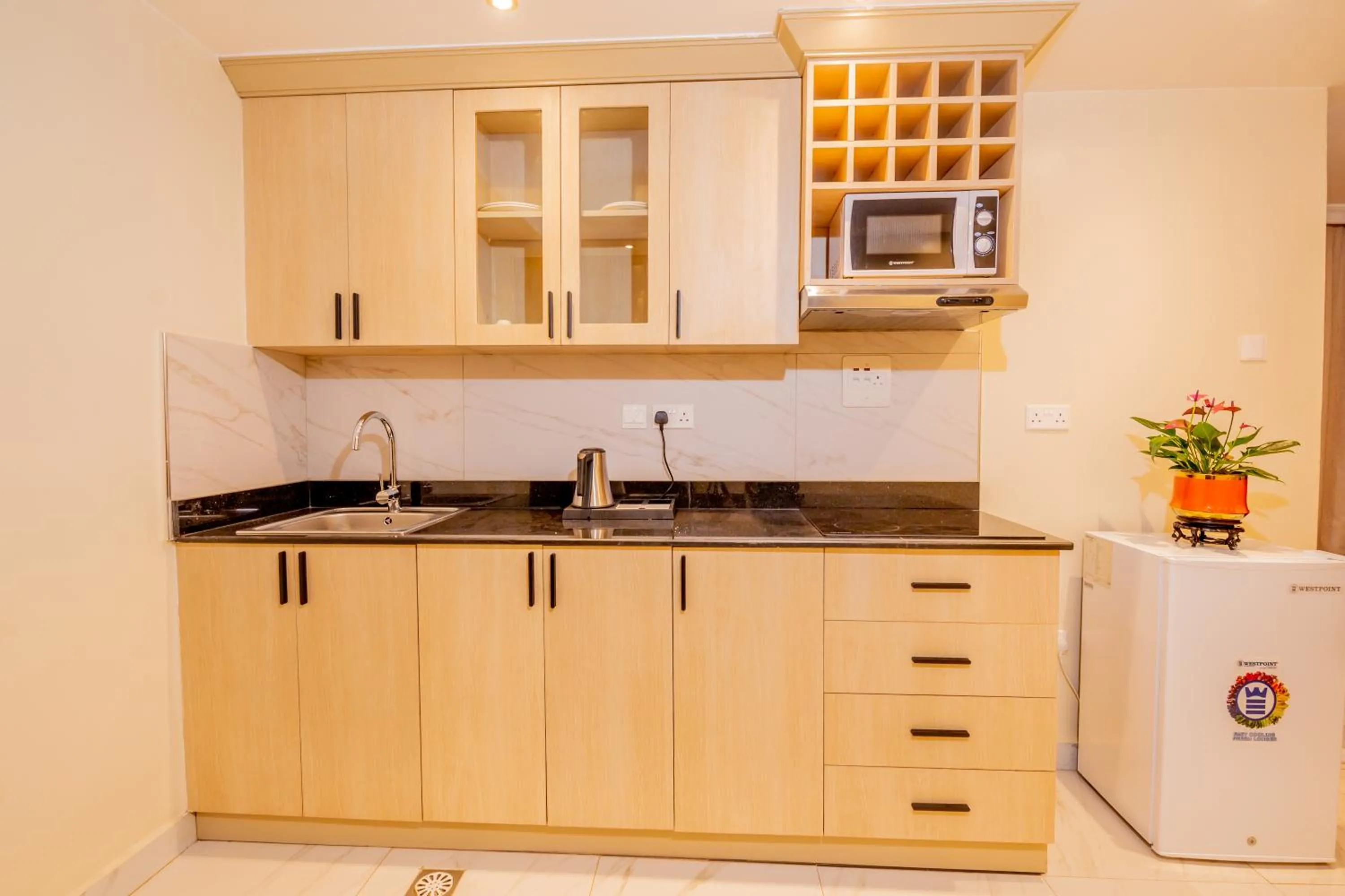 Kitchen or kitchenette in The Grandville Manor Hotel