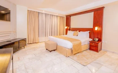 Bed in The Grandville Manor Hotel