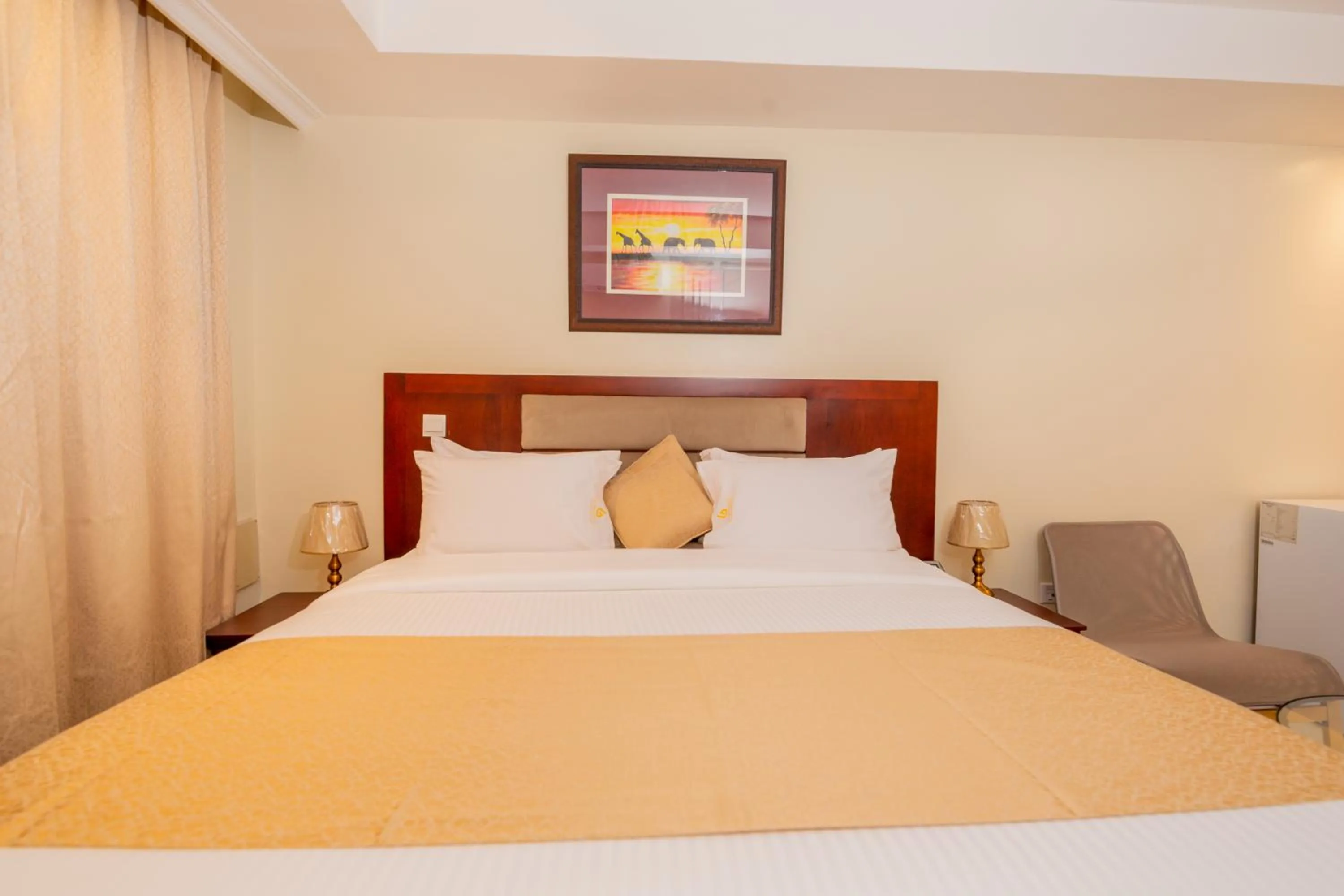Bed in The Grandville Manor Hotel
