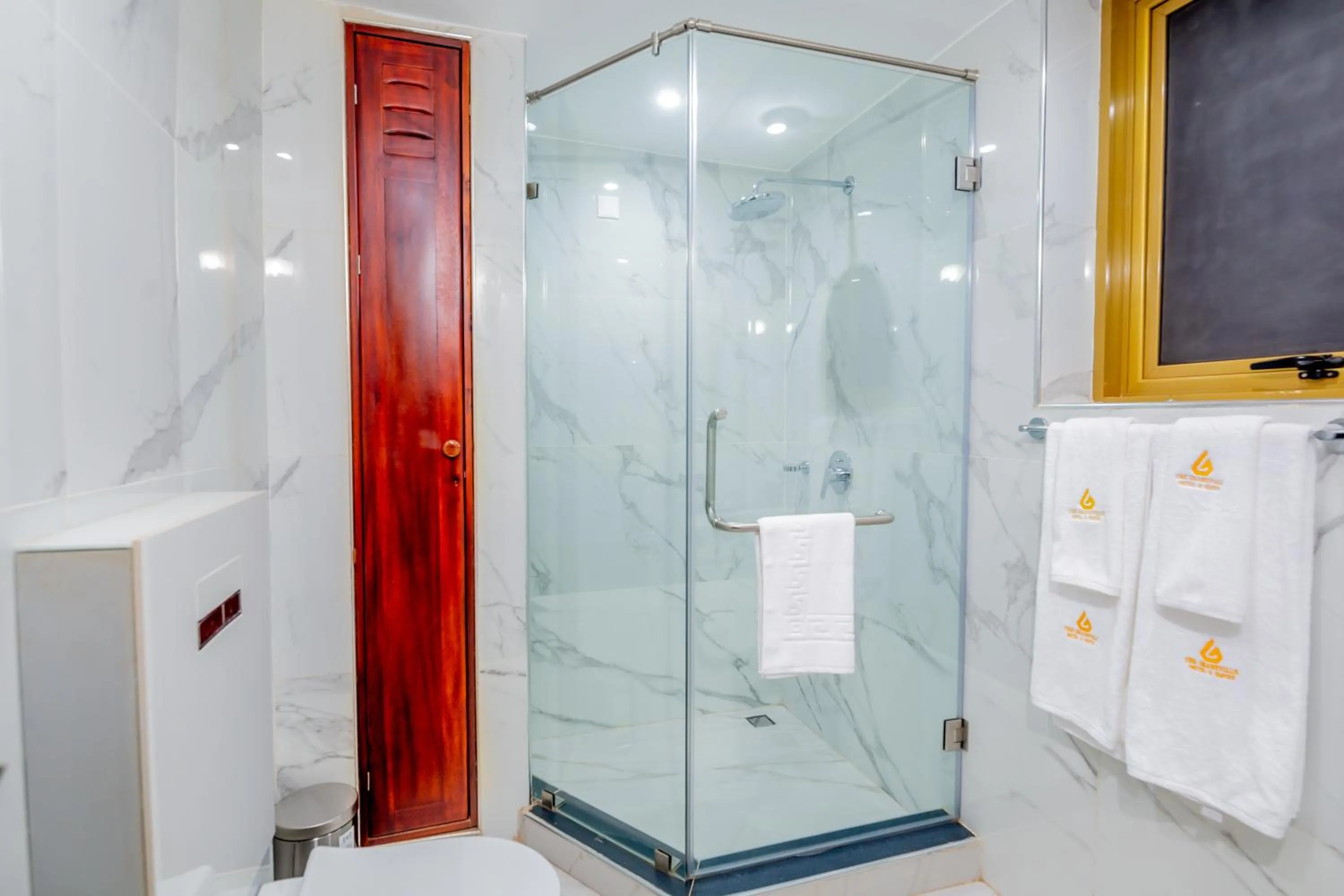Shower in The Grandville Manor Hotel