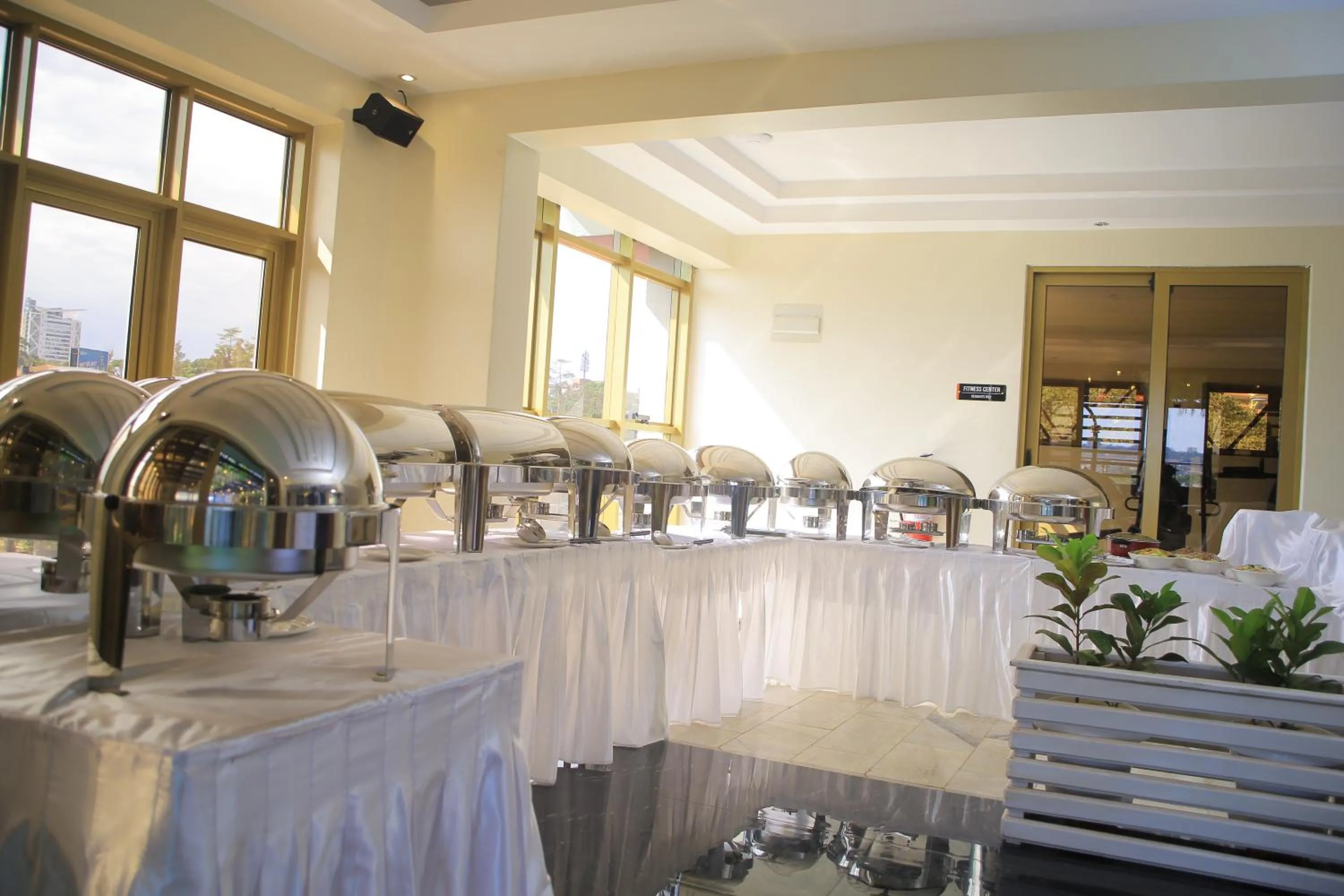 Restaurant/places to eat in The Grandville Manor Hotel