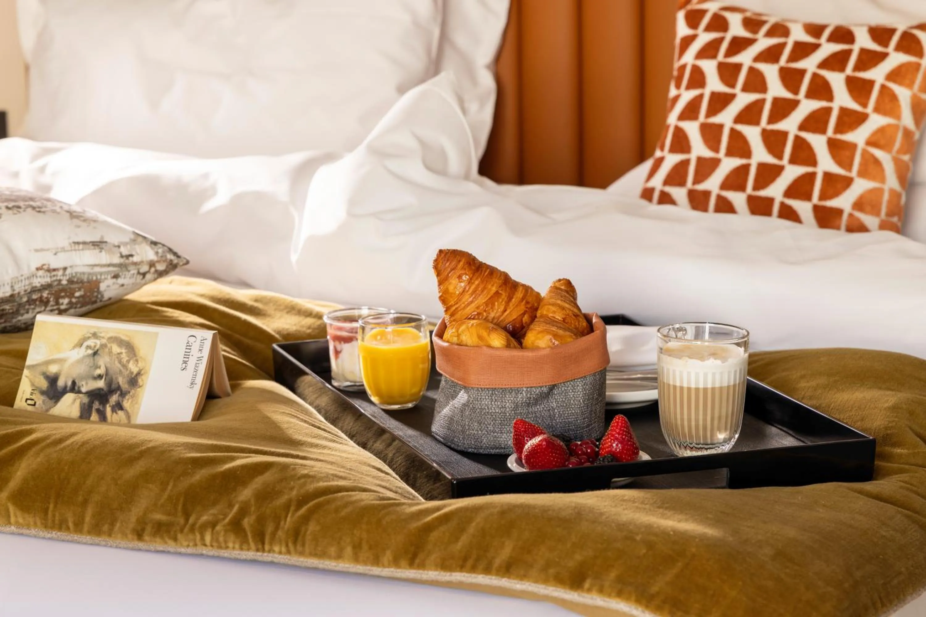 Breakfast, Bed in Hôtel 56 - Bordeaux Centre Gare Saint Jean