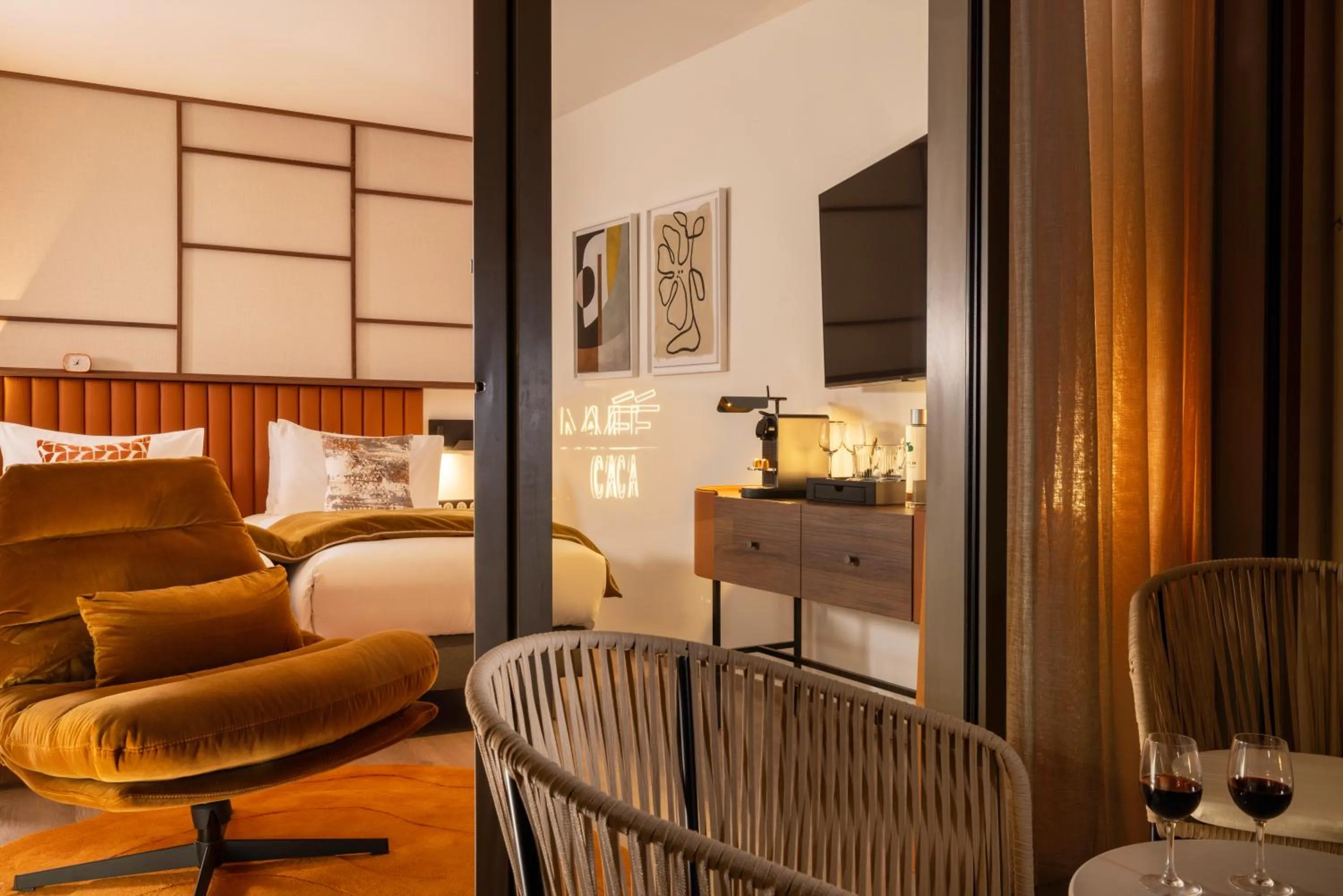 Bedroom, Bed in Hôtel 56 - Bordeaux Centre Gare Saint Jean