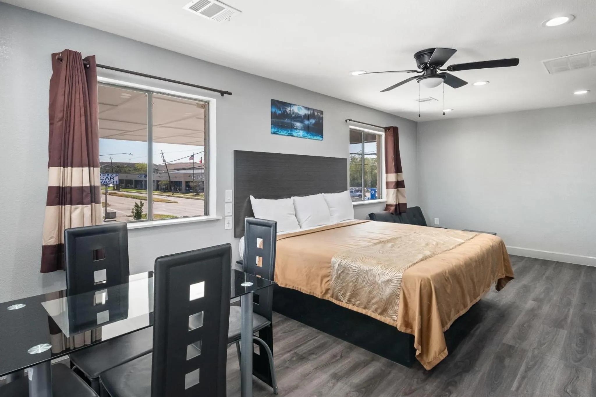 Bed in Moonlight Inn - Houston I-45 & Airline