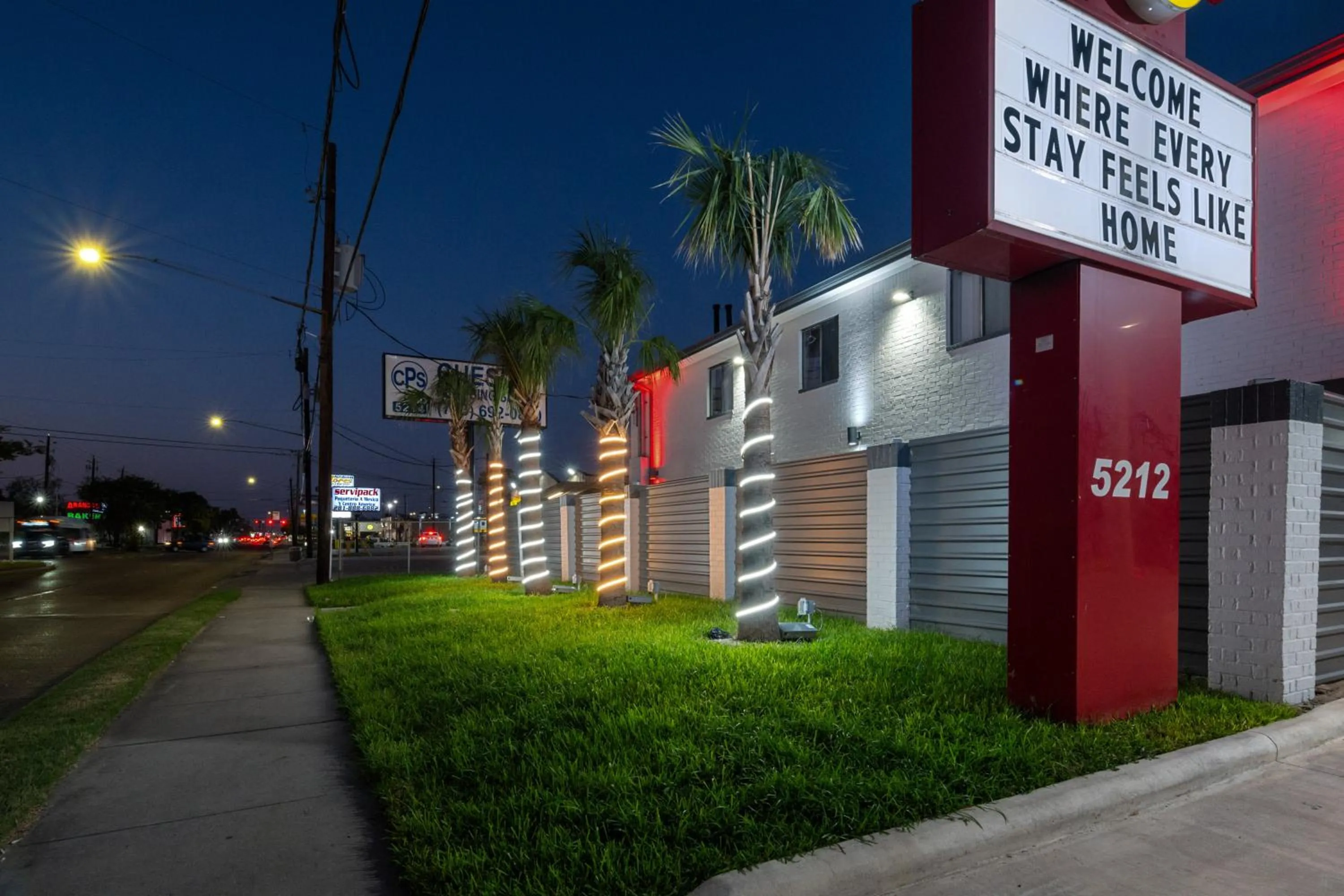 Night in Moonlight Inn - Houston I-45 & Airline