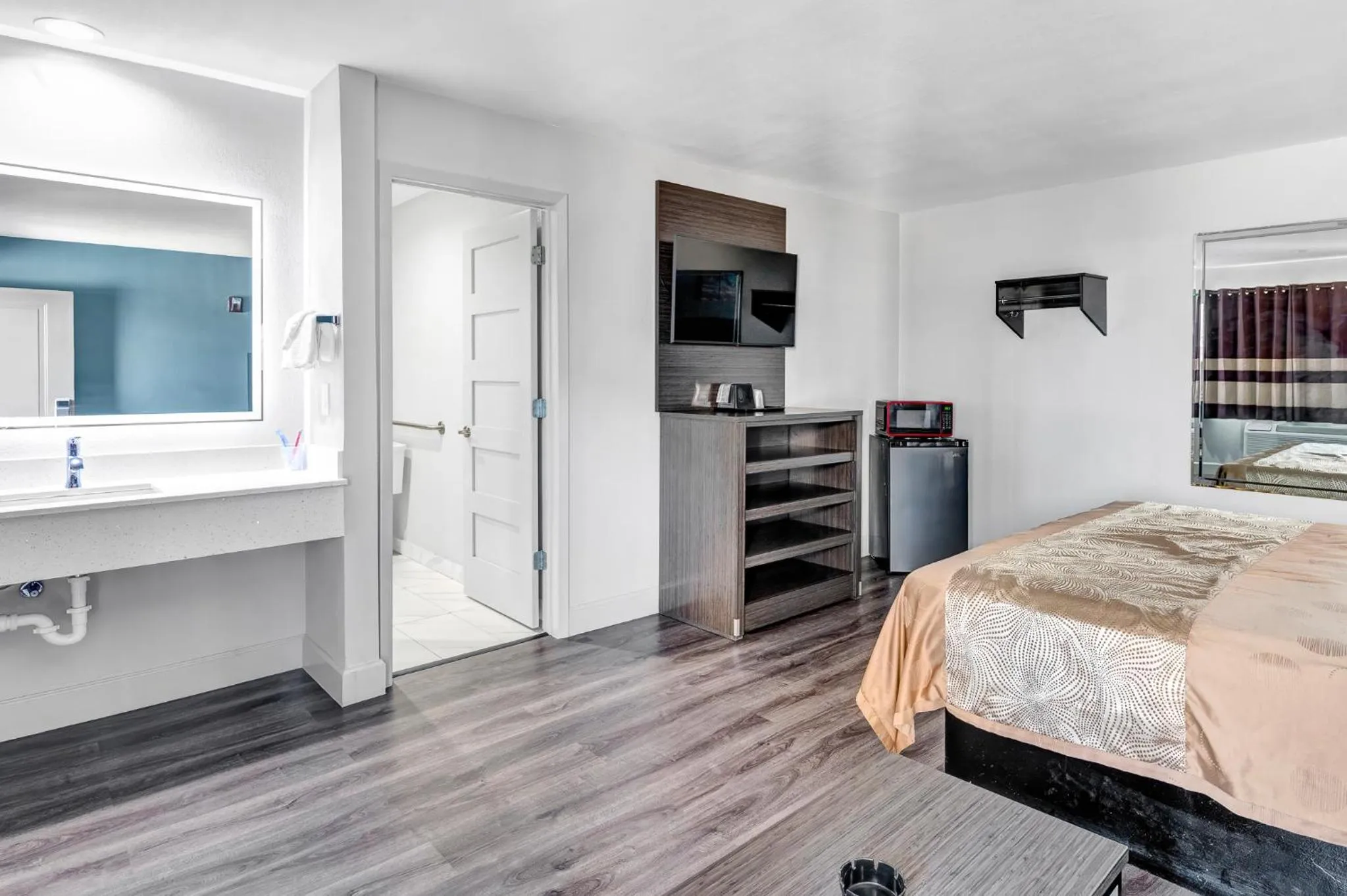 Bed in Moonlight Inn - Houston I-45 & Airline