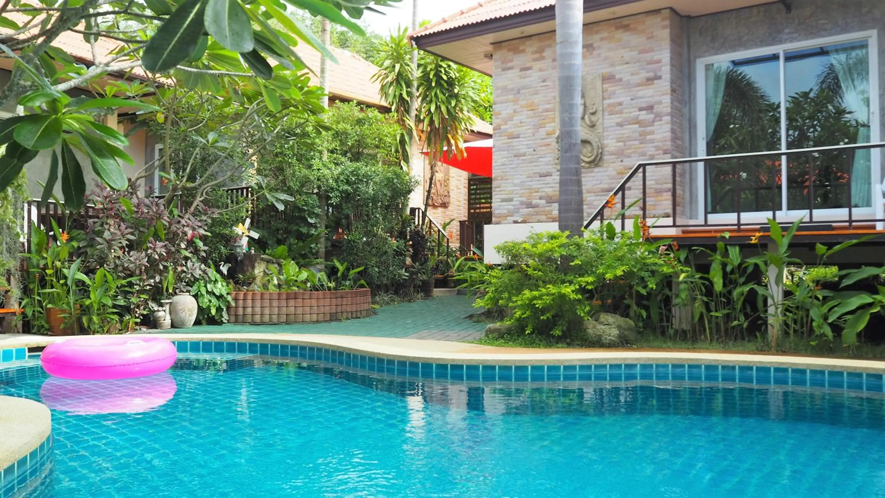 Swimming pool in Pennapa Chalet