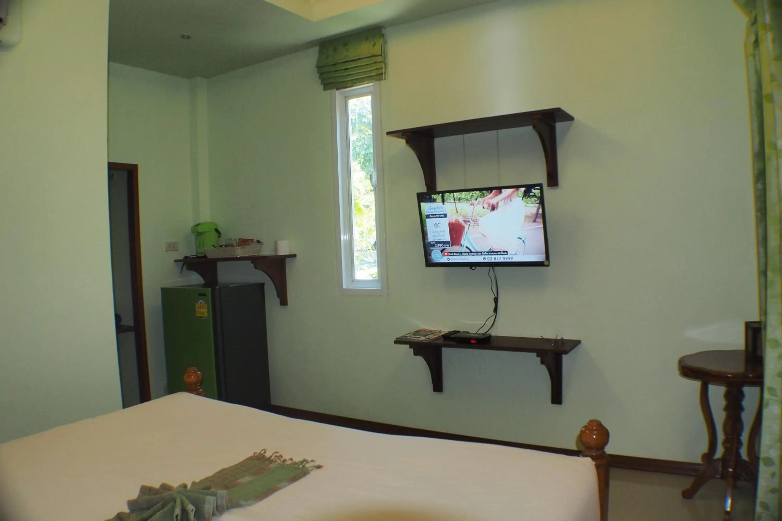 Property building, Bed in Pennapa Chalet