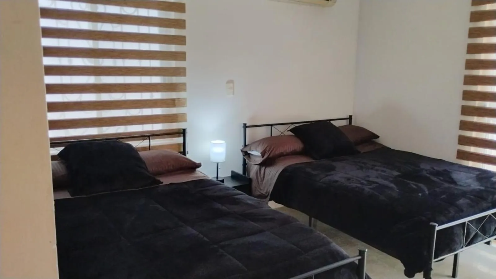 Photo of the whole room, Bed in Cumbresuites