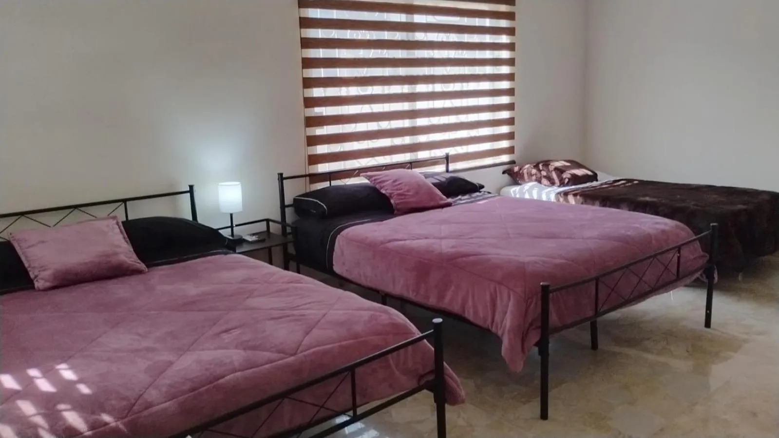 Photo of the whole room, Bed in Cumbresuites