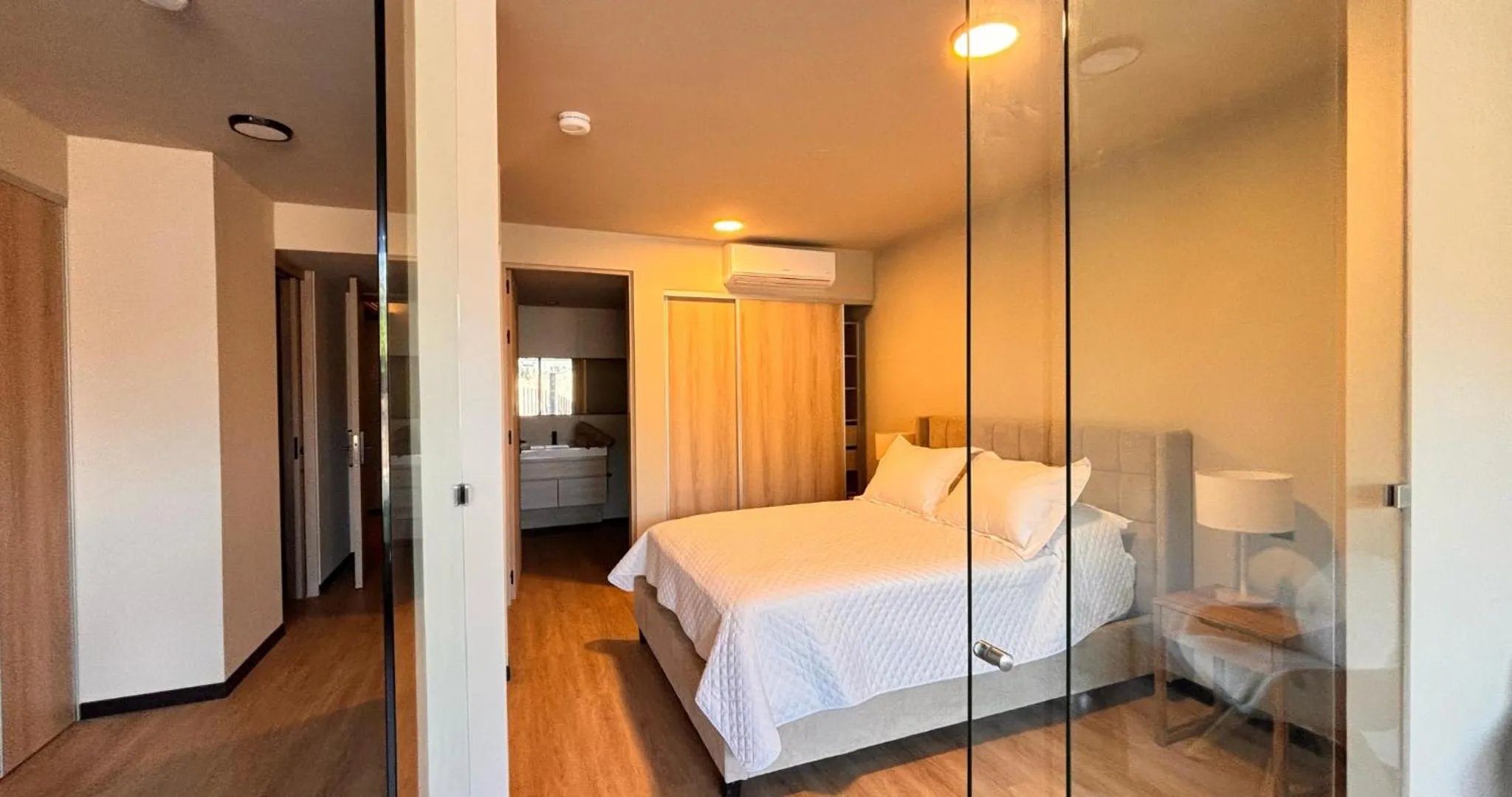 Bed in BEE Suites San José - Santa Ana