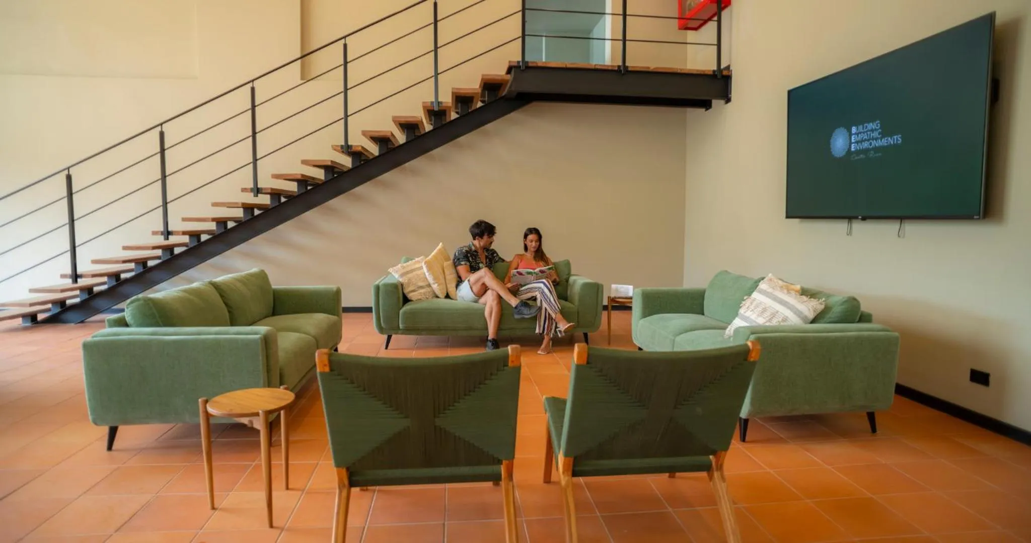 Seating area in BEE Suites San José - Santa Ana