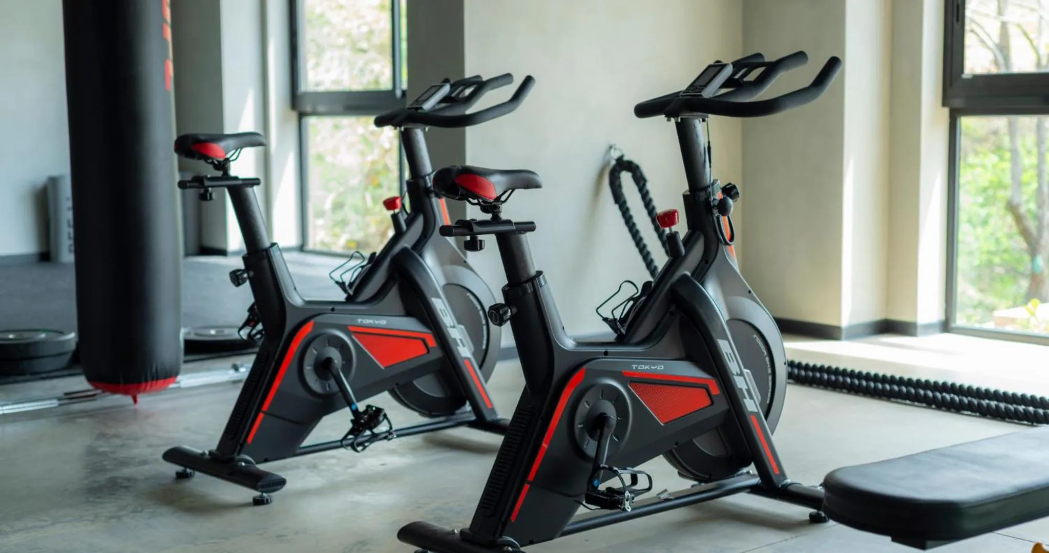 Fitness centre/facilities in BEE Suites San José - Santa Ana