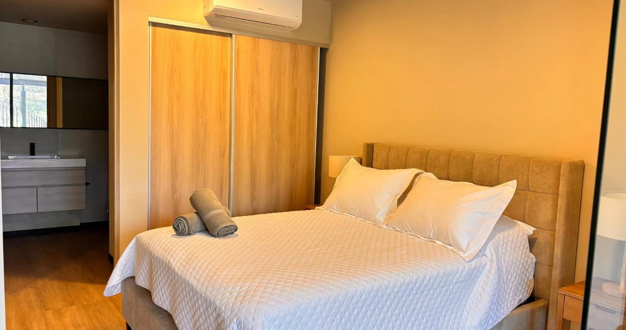 Bed in BEE Suites San José - Santa Ana