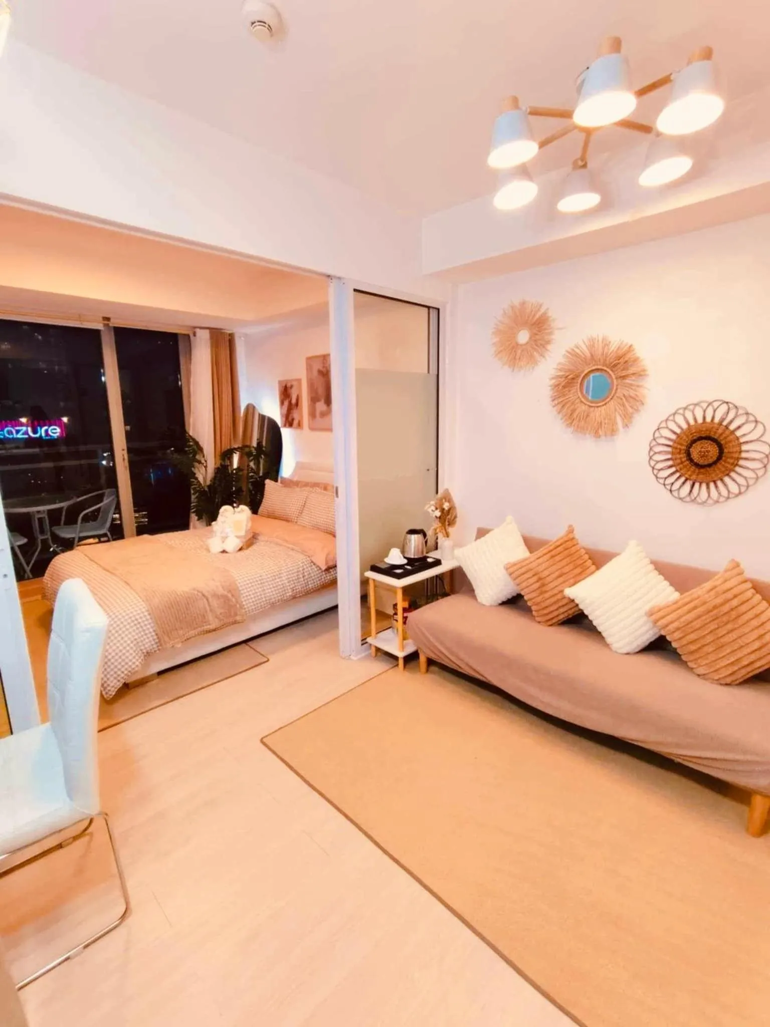 Azure Staycation by Oveecation Suites