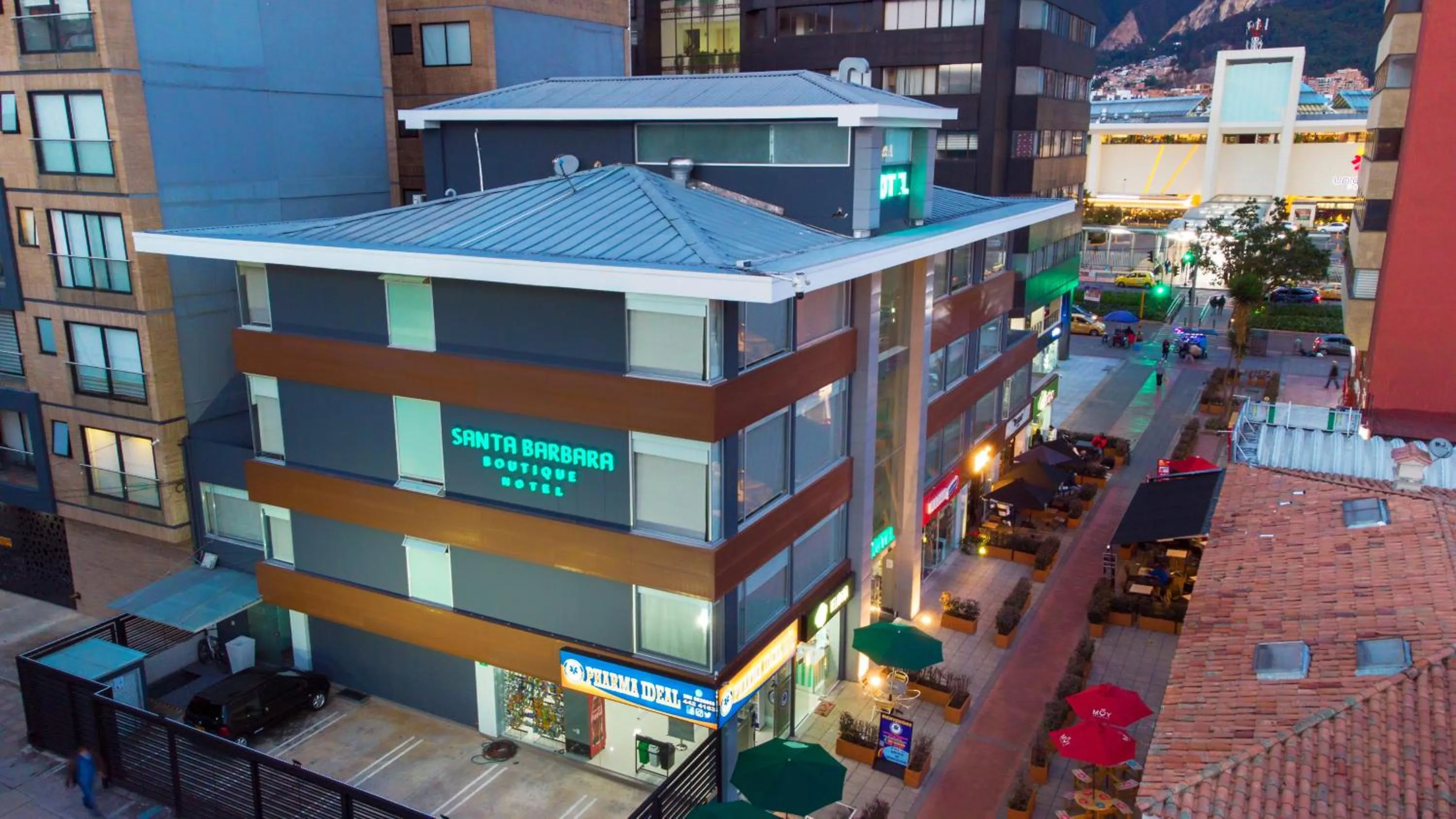 Street view in Hotel Santa Barbara Boutique