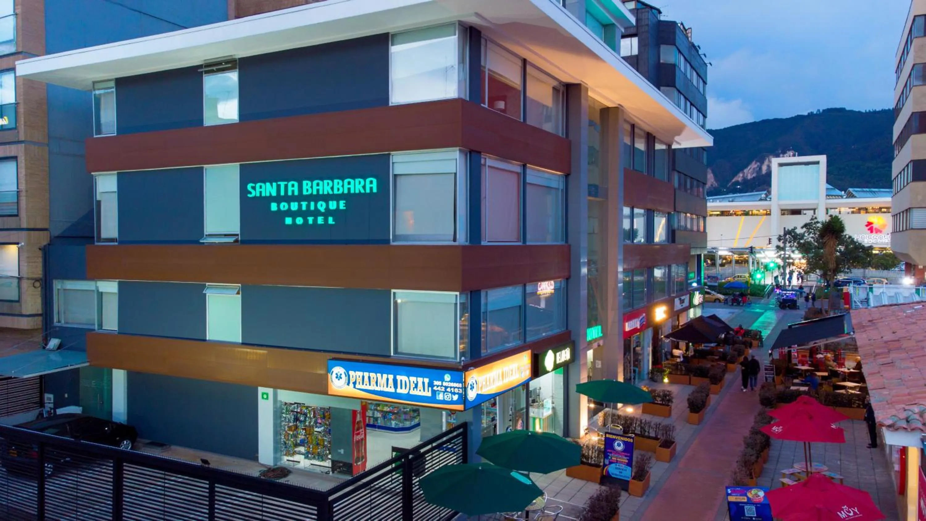 Property building in Hotel Santa Barbara Boutique