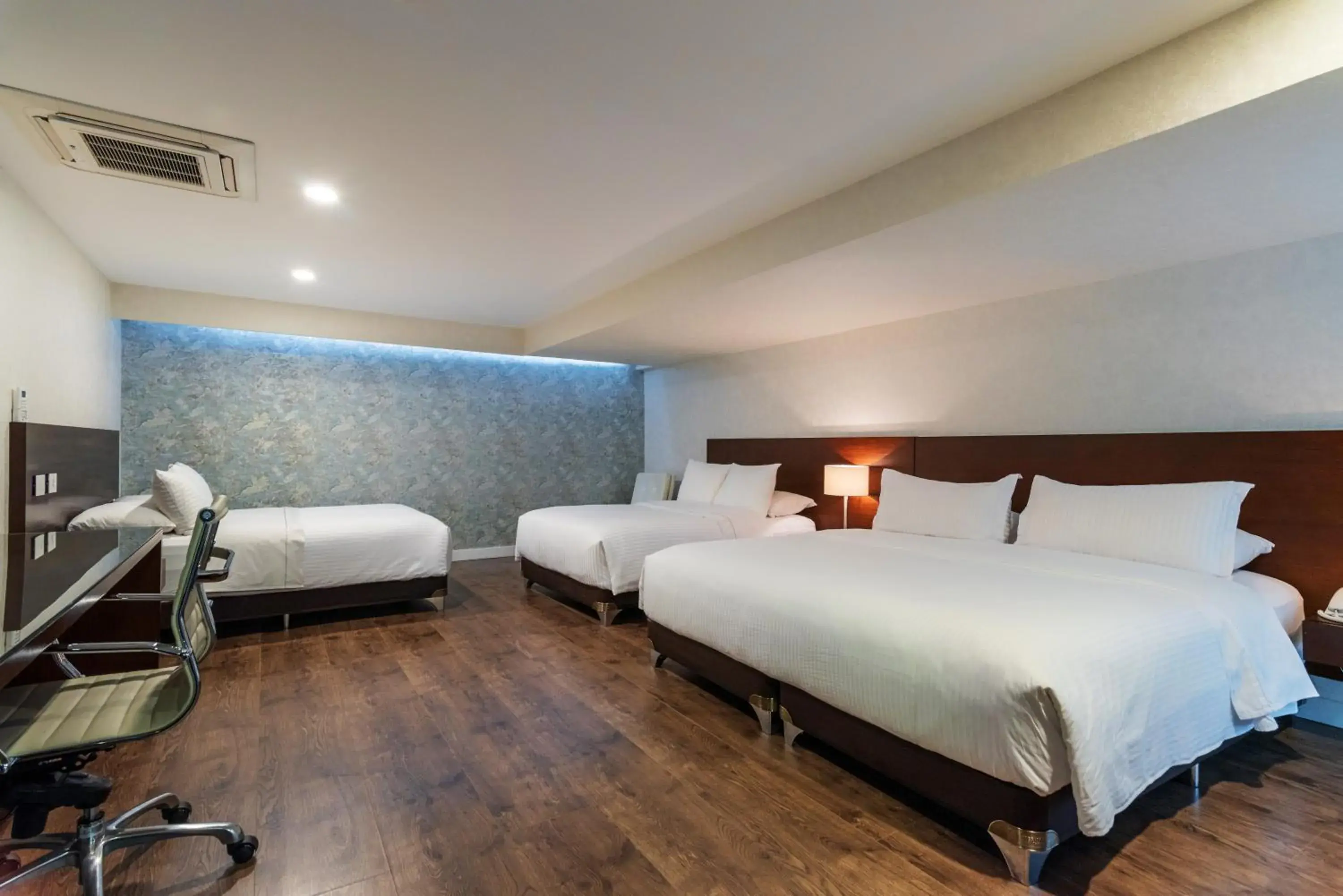 Deluxe Triple Room in Hotel Santa Barbara Boutique Deluxe Triple Room in Hotel Santa Barbara Boutique