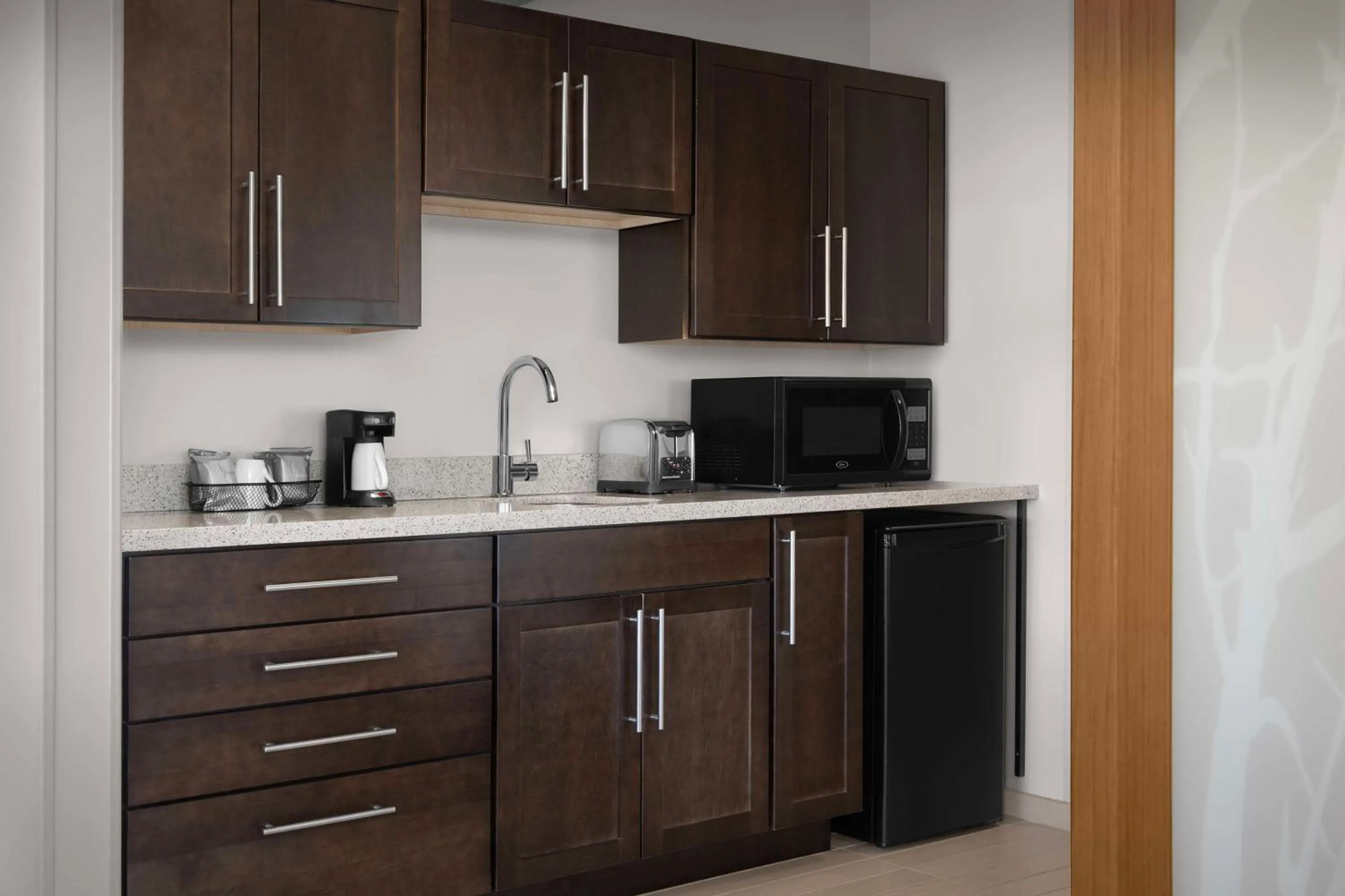 Kitchen or kitchenette in Hyatt Place Boulder Pearl Street - Newly Renovated
