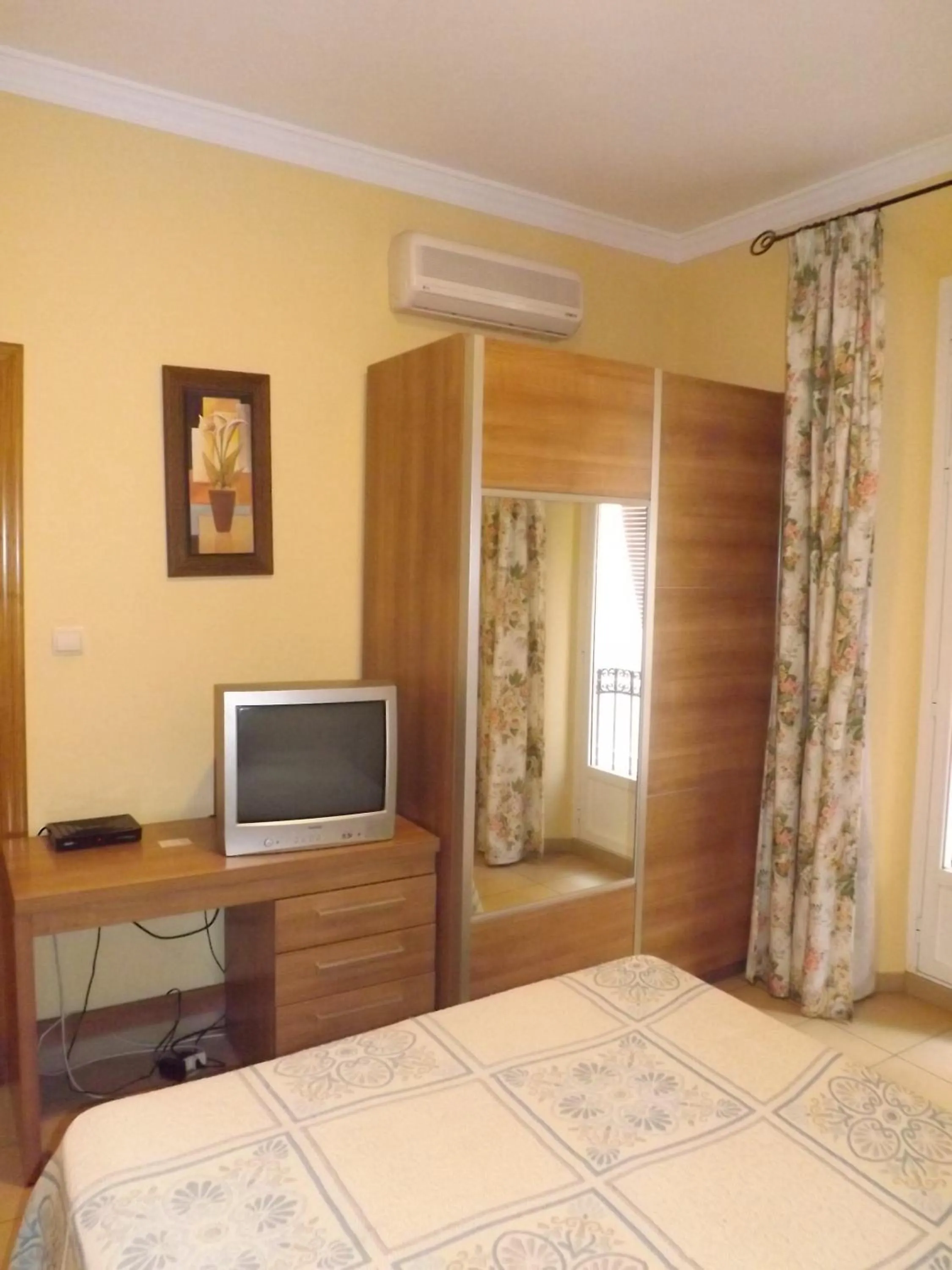 Bedroom, Bed in Hostal Costa Azul