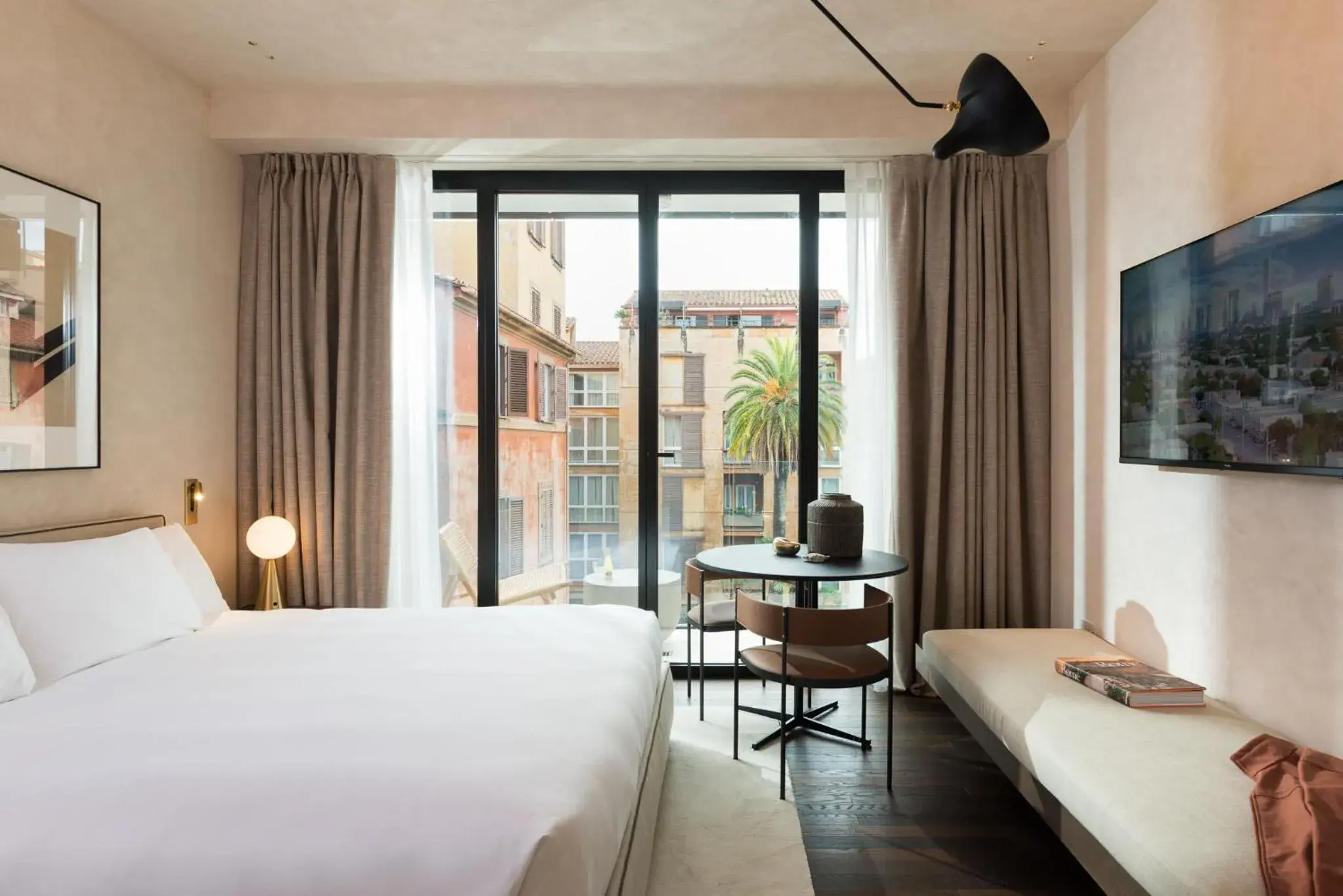 Family Apartment with Balcony in master Trevi Family Apartment with Balcony in master Trevi