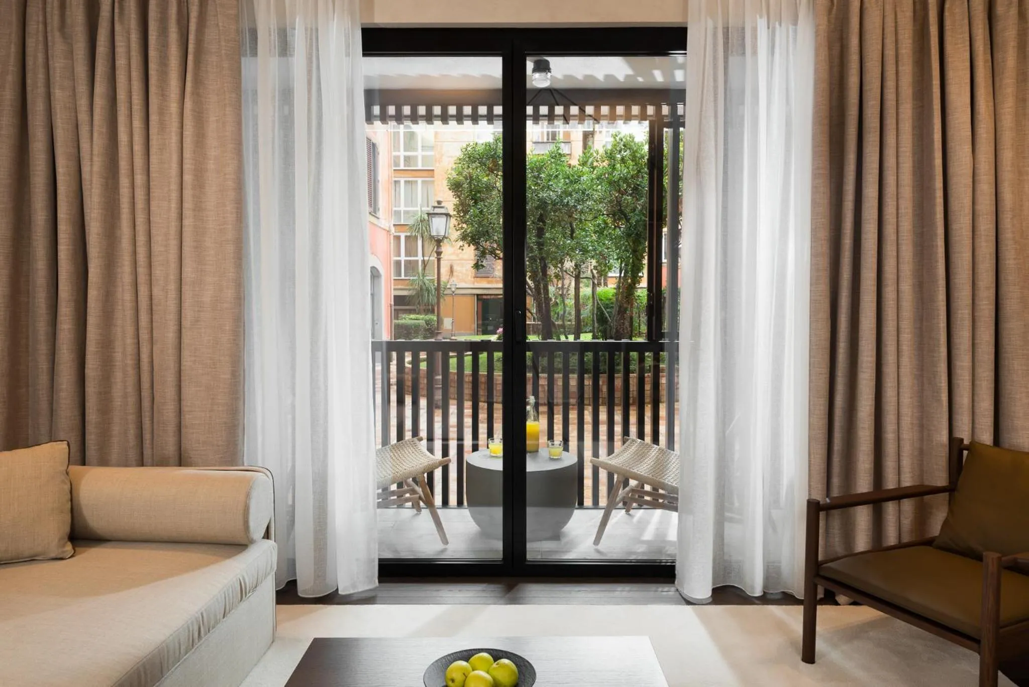 Large Studio (Ground Level) in master Trevi