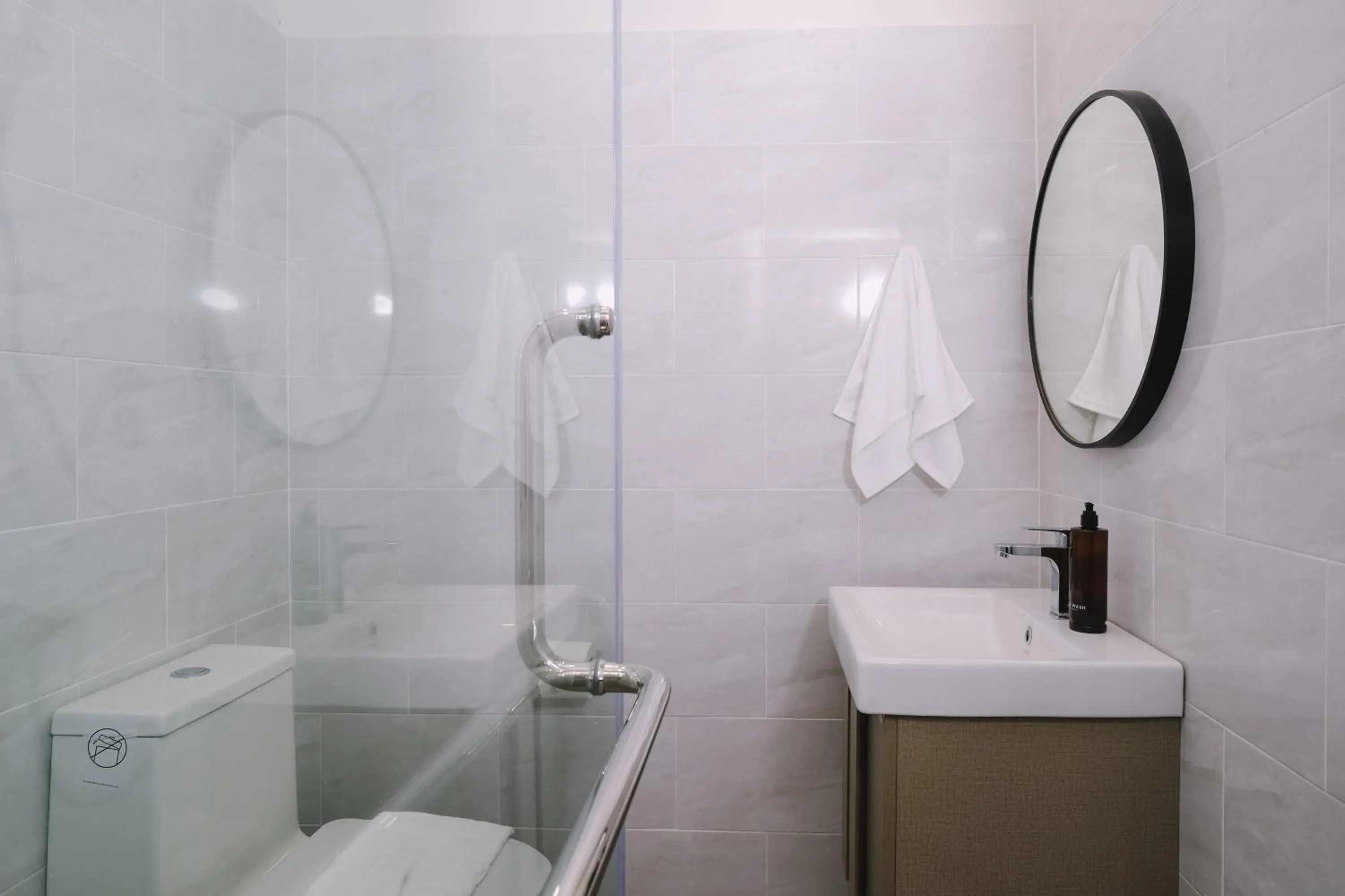 Shower in Raya Hotel Krabi