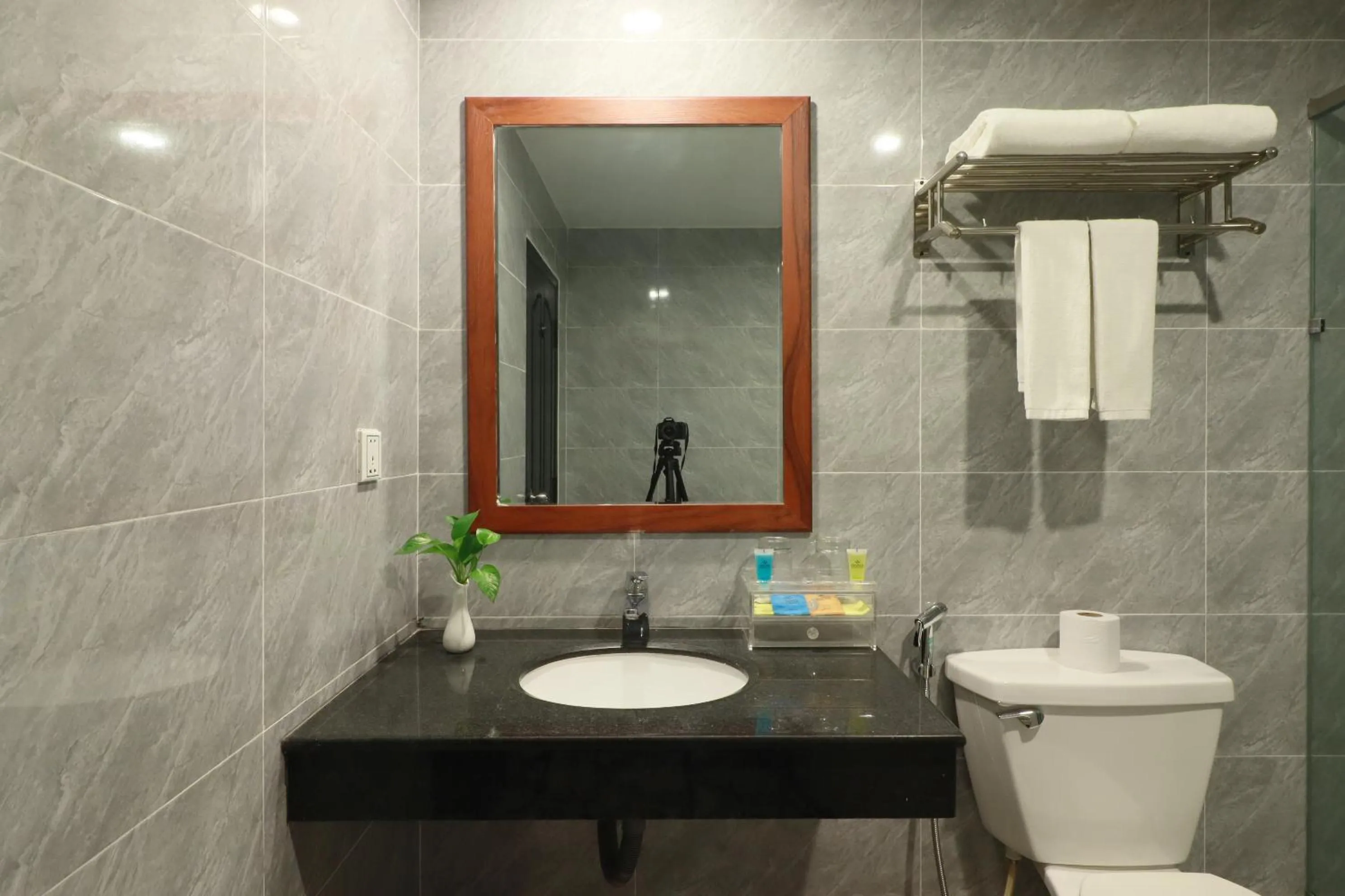 Toilet in Mahasakor Inn