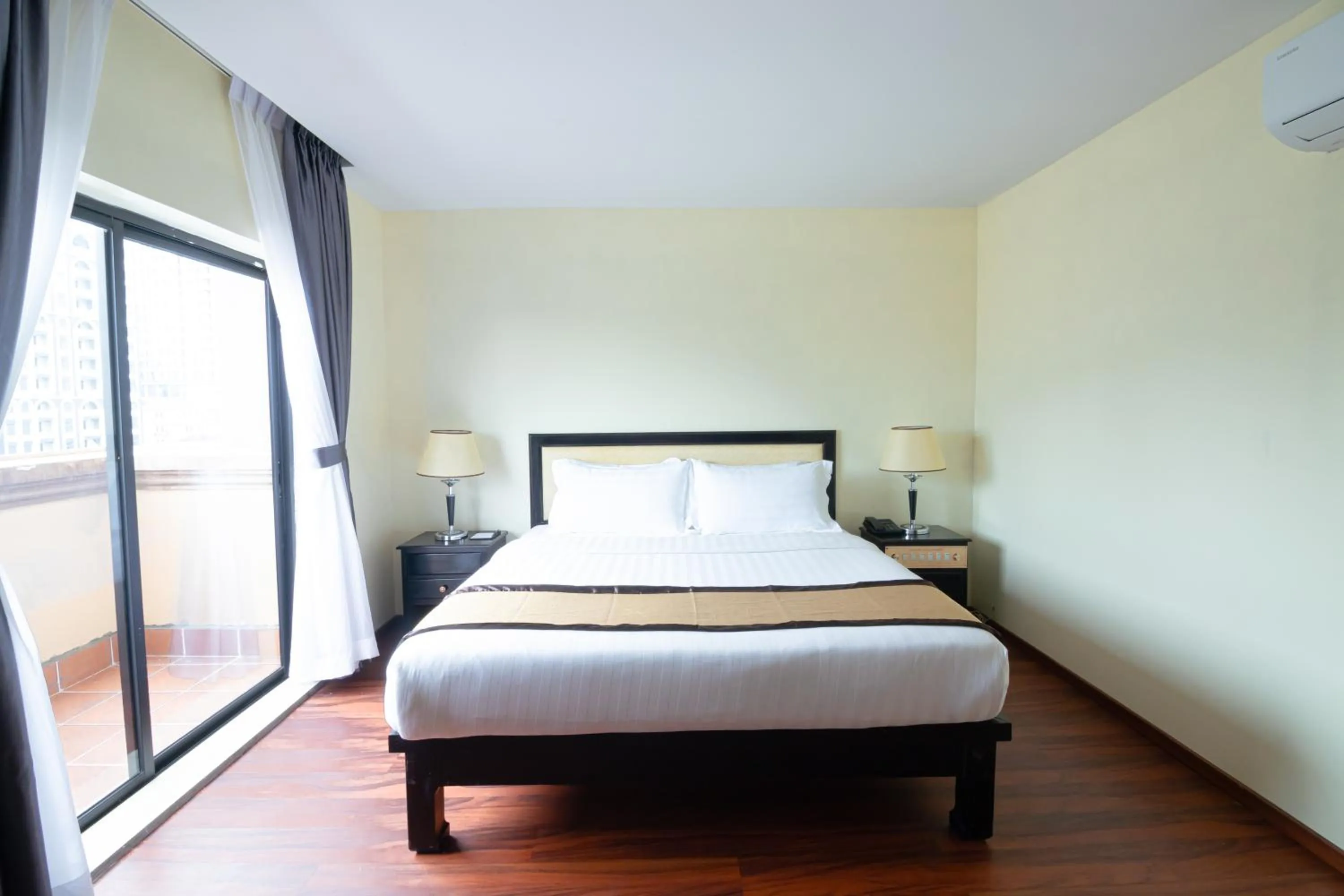 Bed in Mahasakor Inn