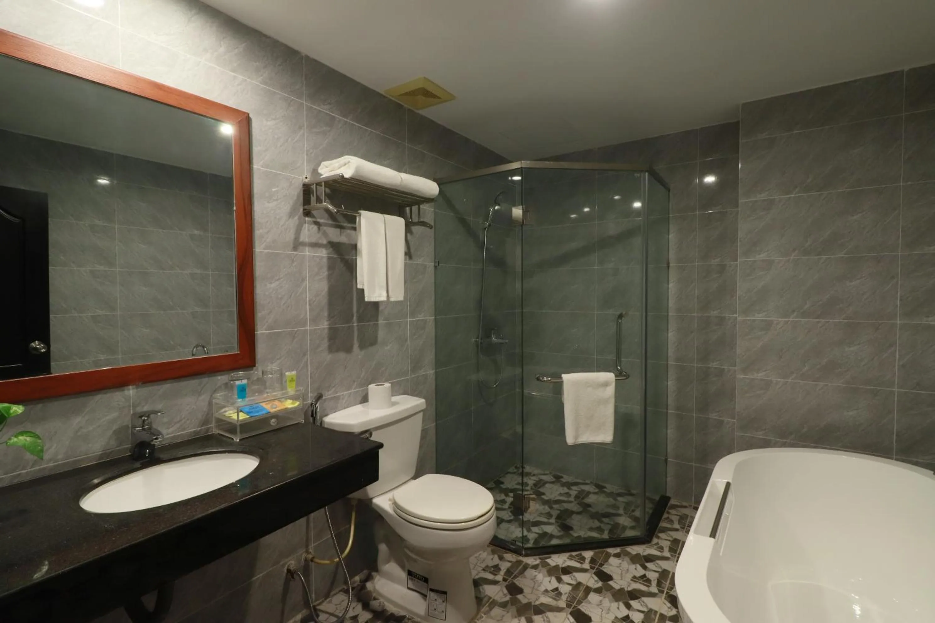 Shower in Mahasakor Inn