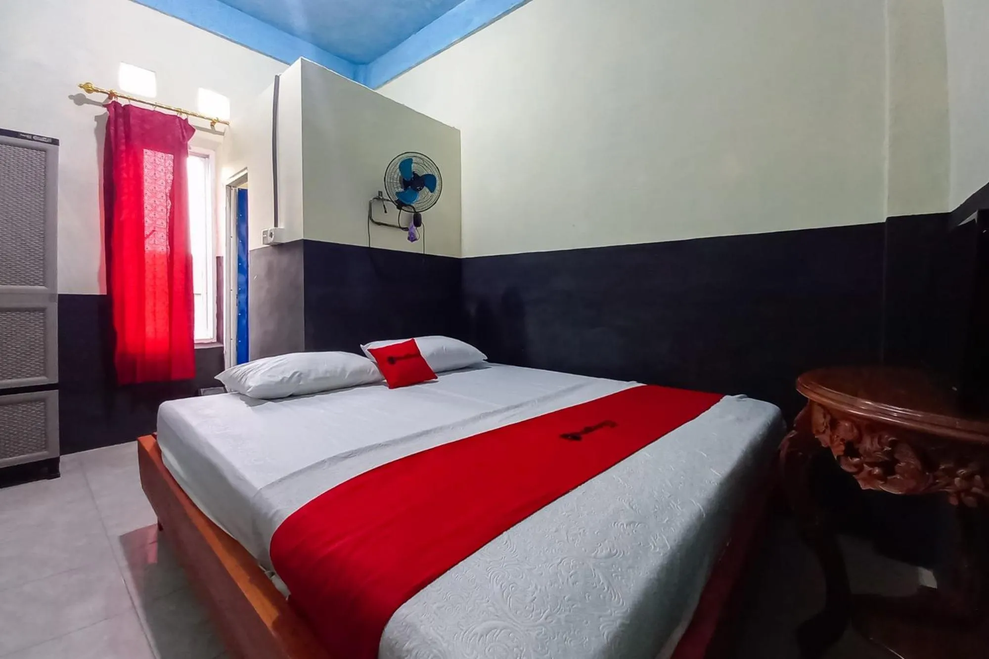 Bedroom, Bed in RedDoorz Syariah at Penginapan Queen Sungai Penuh