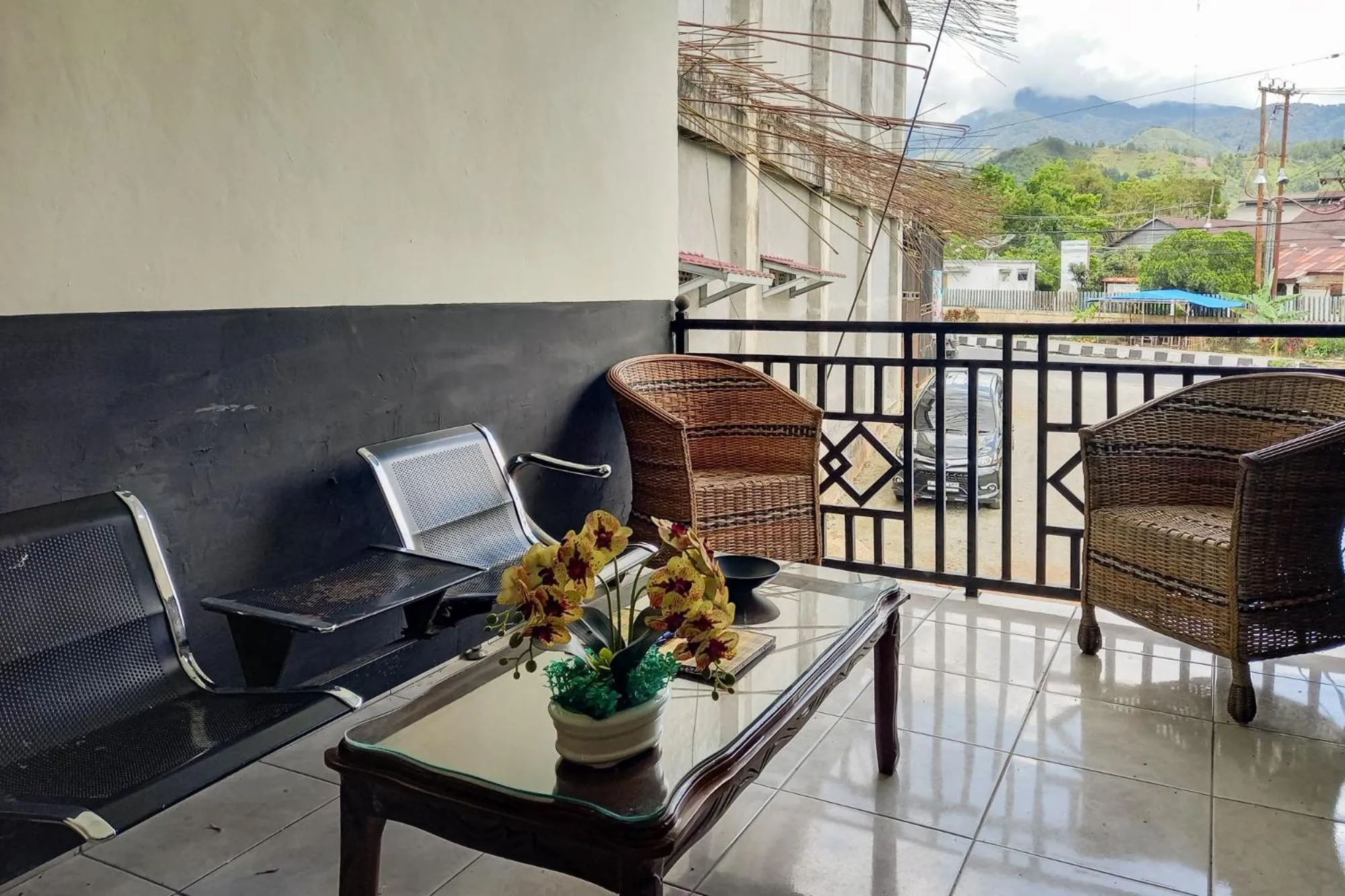 Seating area in RedDoorz Syariah at Penginapan Queen Sungai Penuh