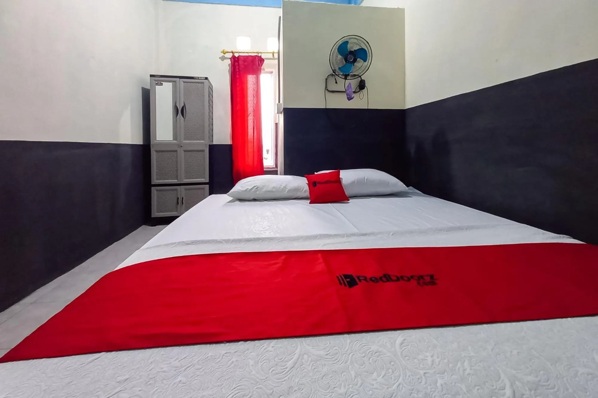 Bedroom, Bed in RedDoorz Syariah at Penginapan Queen Sungai Penuh