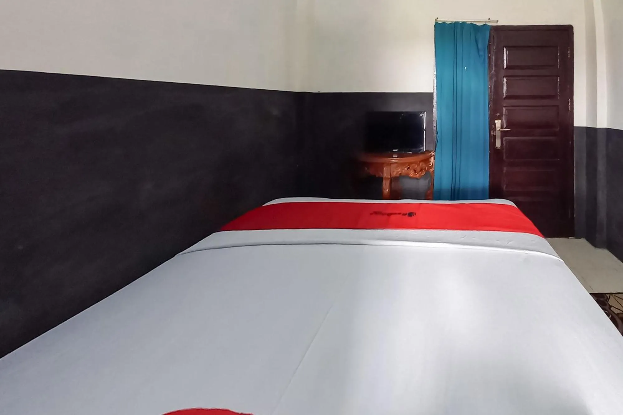 Bedroom, Bed in RedDoorz Syariah at Penginapan Queen Sungai Penuh