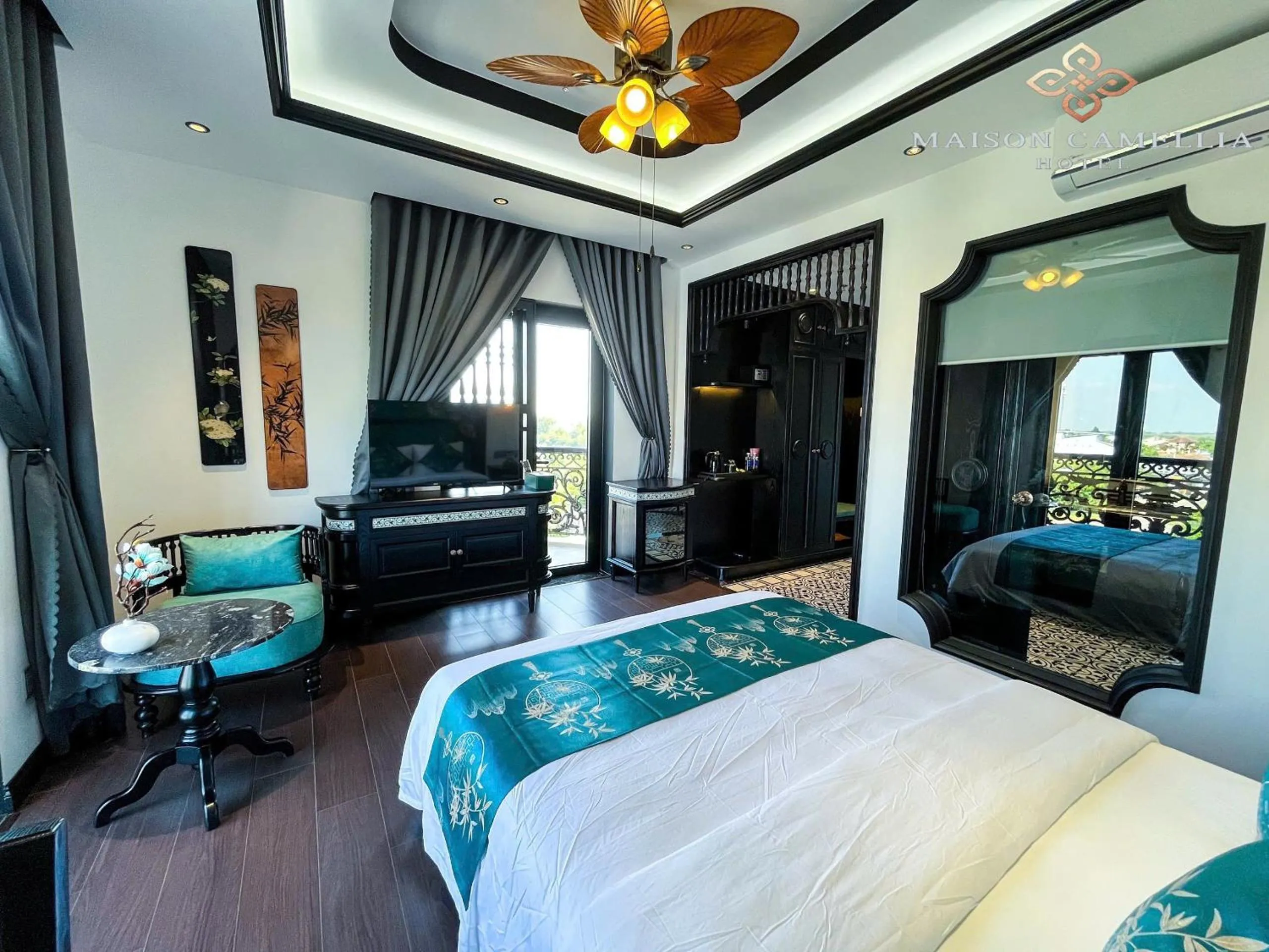 Bed in MAISON CAMELLIA Hotel