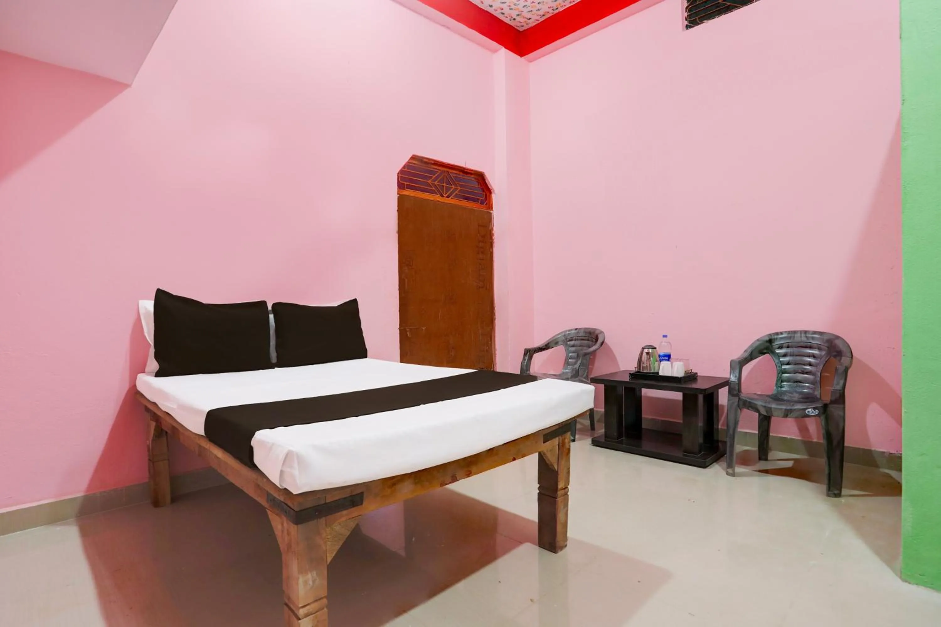 Bedroom, Bed in SPOT ON The Silver Hotel & Restaurant