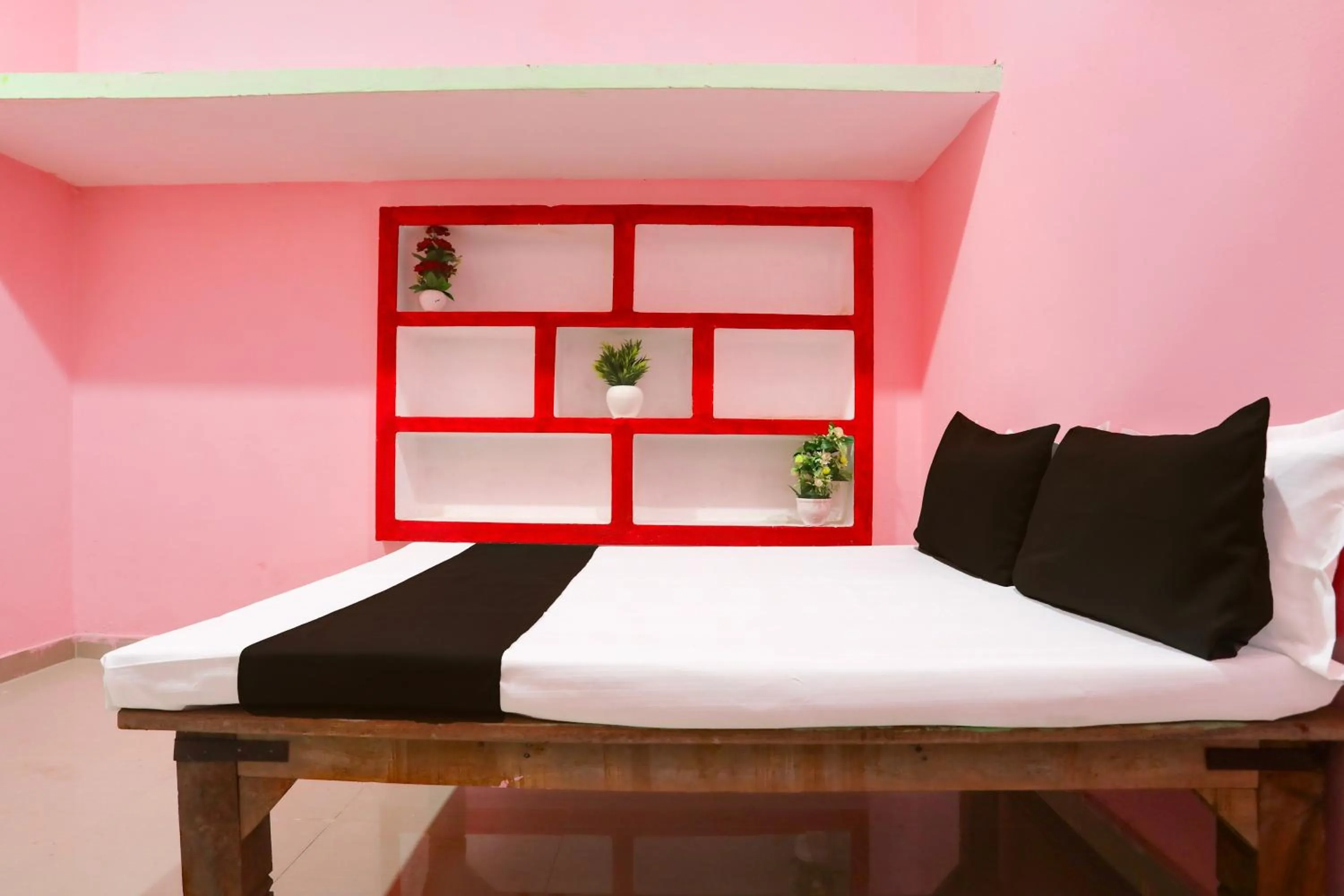 Bedroom, Bed in SPOT ON The Silver Hotel & Restaurant