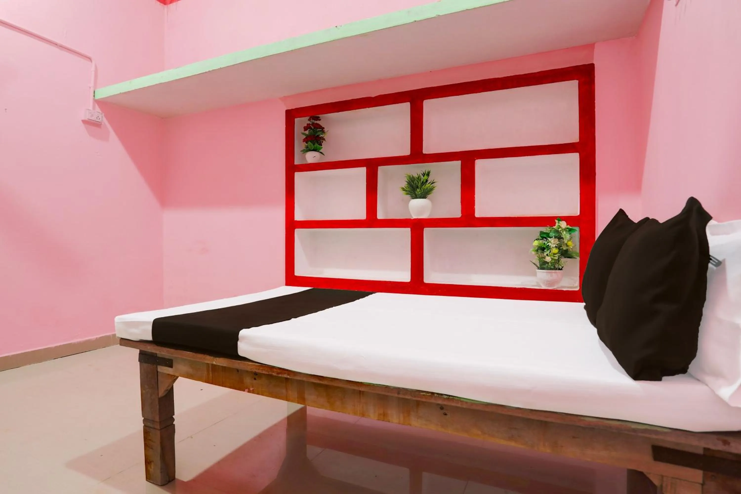 Bedroom, Bed in SPOT ON The Silver Hotel & Restaurant