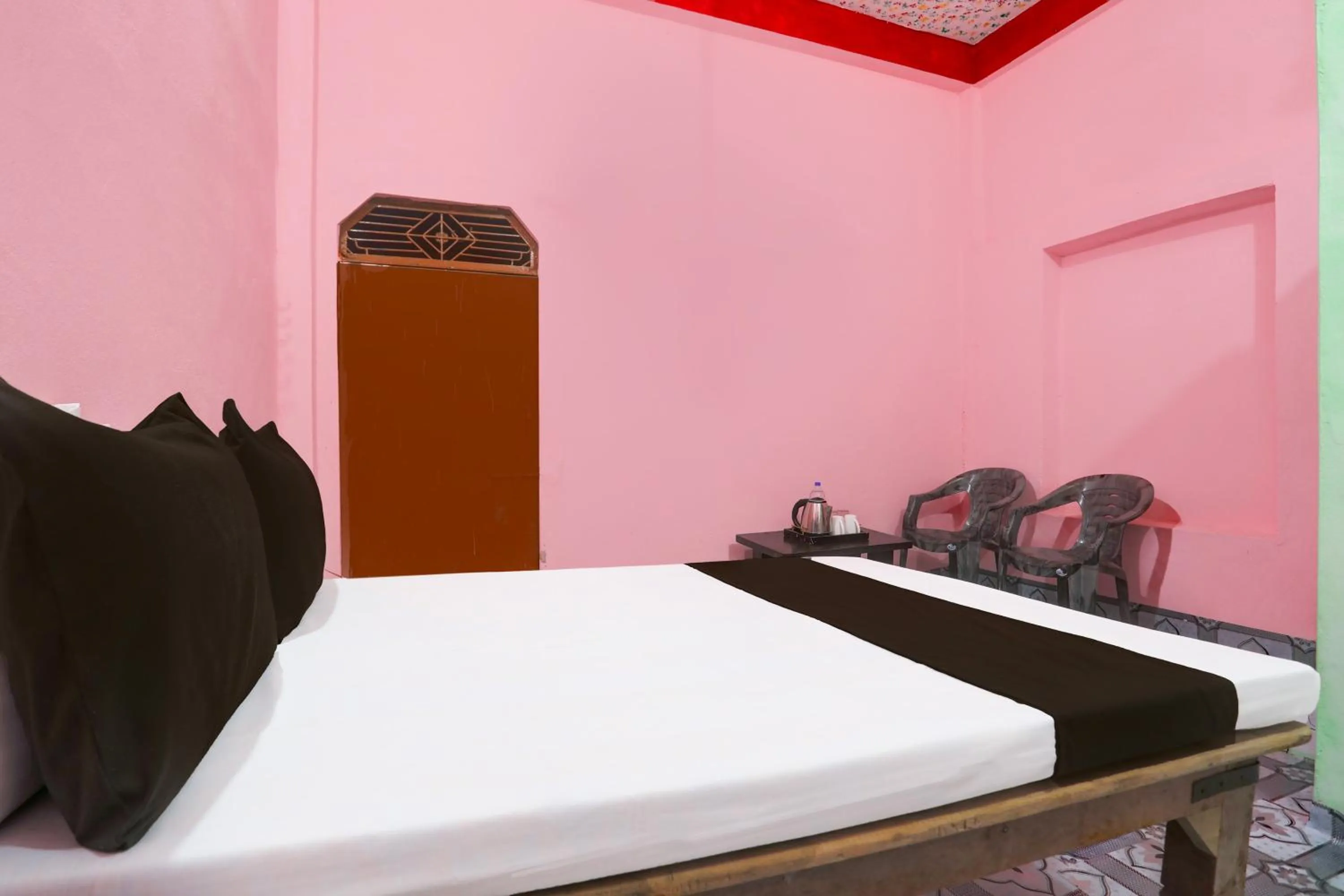 Bedroom, Bed in SPOT ON The Silver Hotel & Restaurant